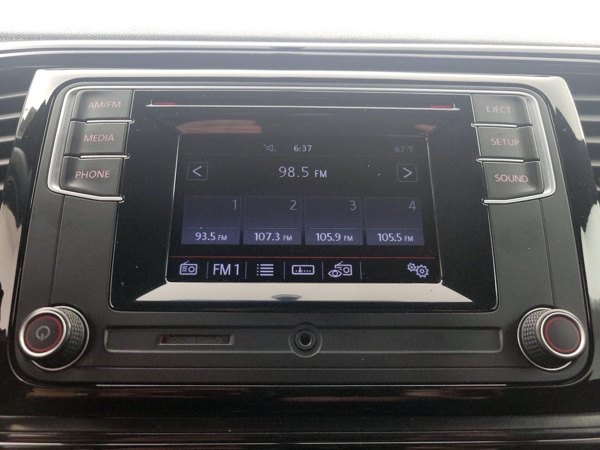 Thumbnail: 2016 Volkswagen Beetle - 14