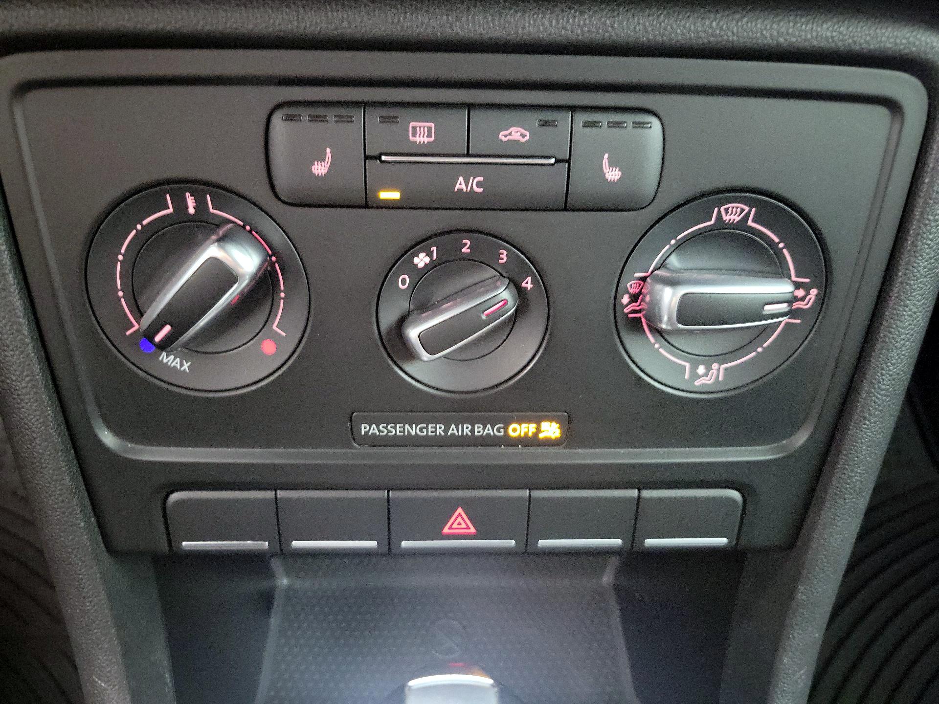 Thumbnail: 2016 Volkswagen Beetle - 15