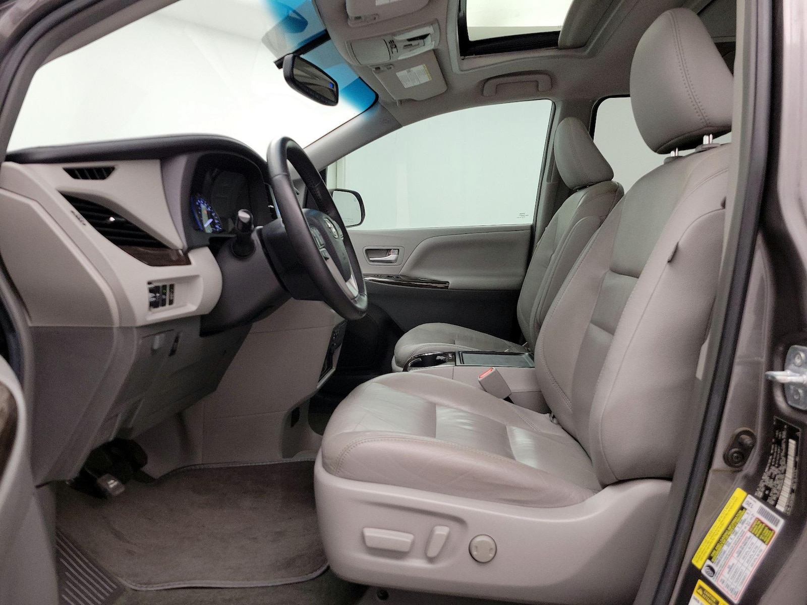 2017 Toyota Sienna XLE Premium - Photo 12