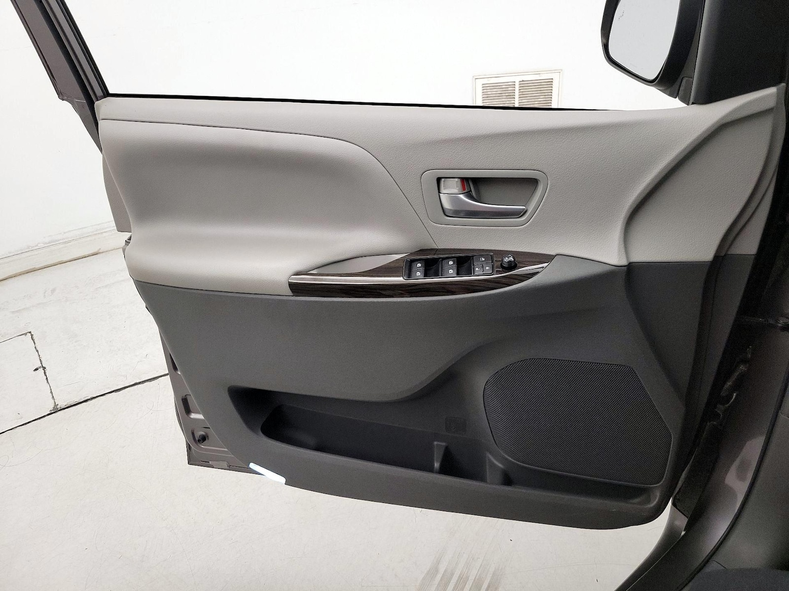 2017 Toyota Sienna XLE Premium - Photo 13