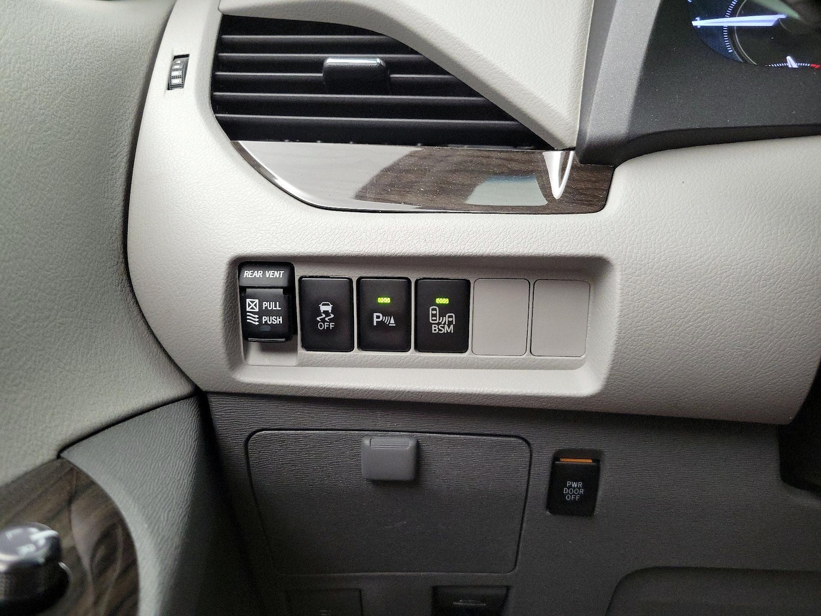 2017 Toyota Sienna XLE Premium - Photo 14