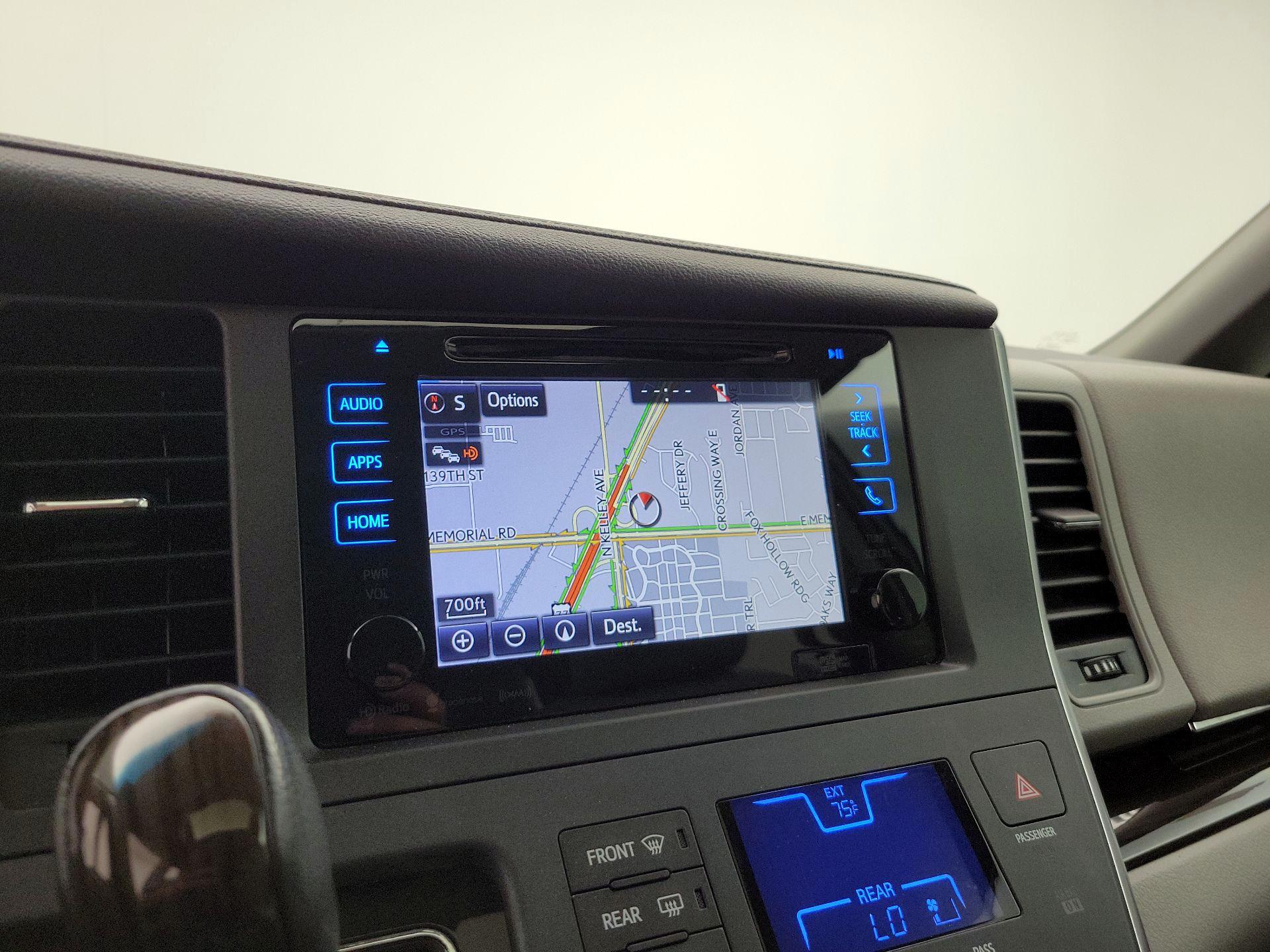 Thumbnail: 2017 Toyota Sienna - 14