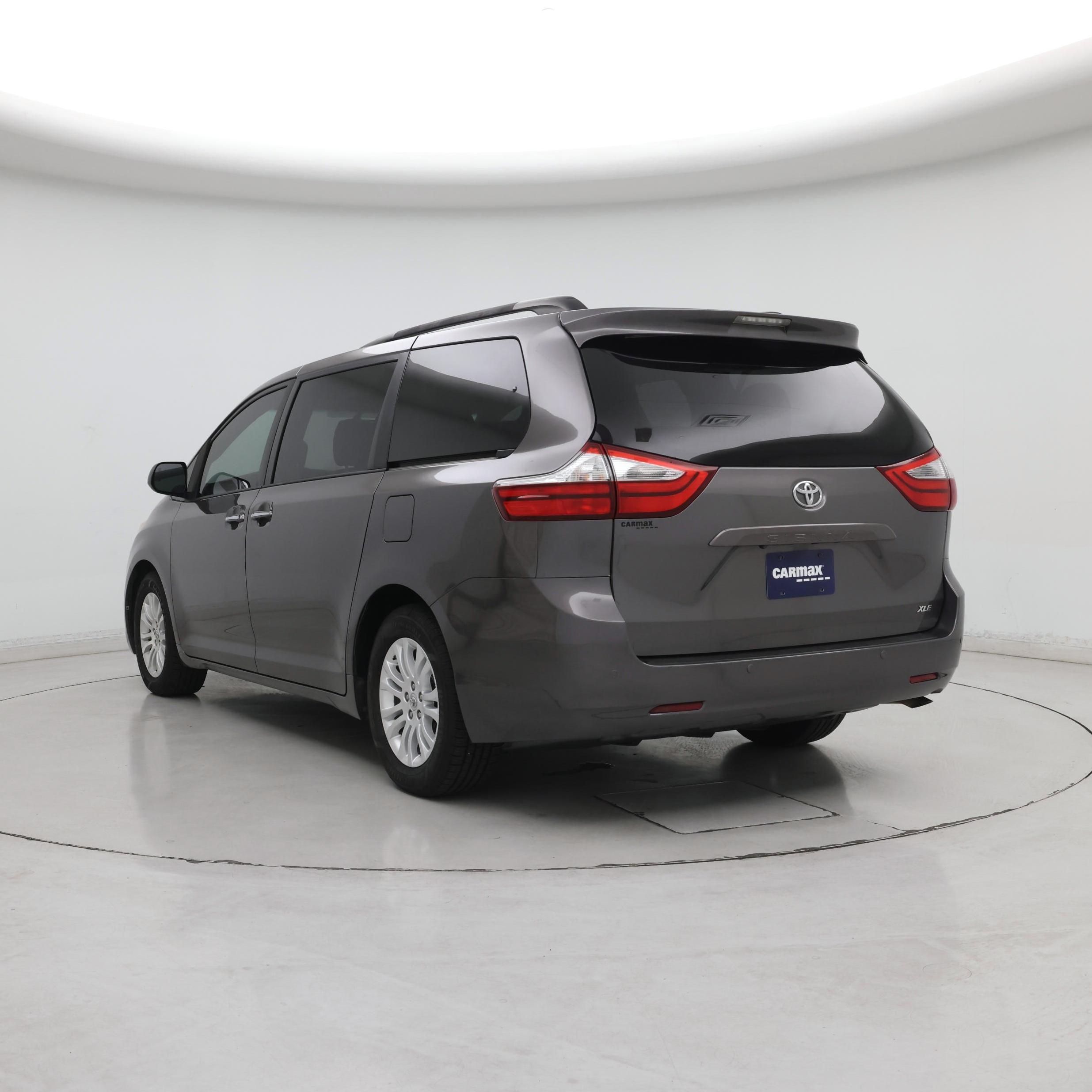 Thumbnail: 2017 Toyota Sienna - 2