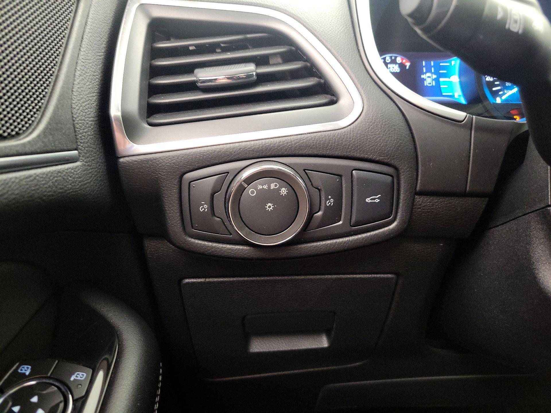 Thumbnail: 2016 Ford Edge - 13