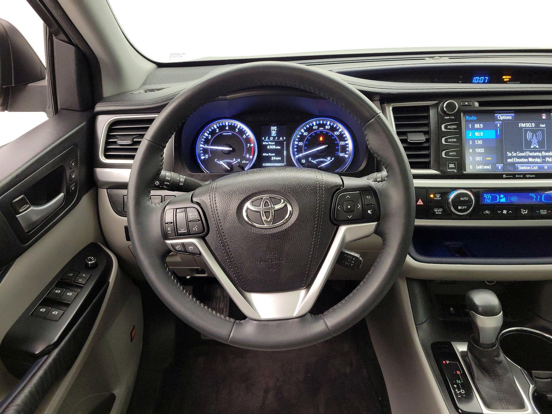 Thumbnail: 2016 Toyota Highlander - 10