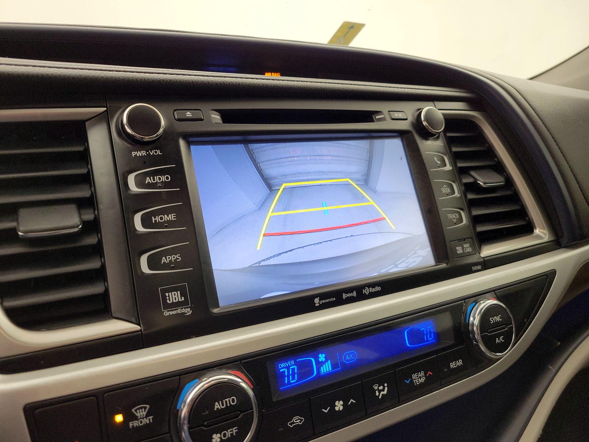 Thumbnail: 2016 Toyota Highlander - 14