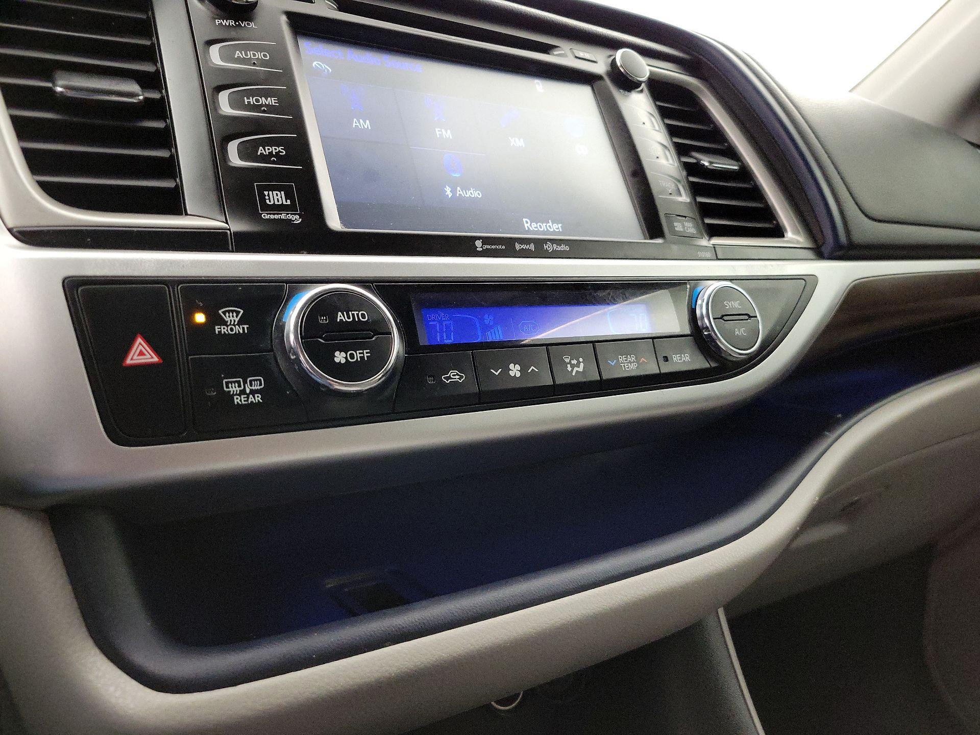 Thumbnail: 2016 Toyota Highlander - 16