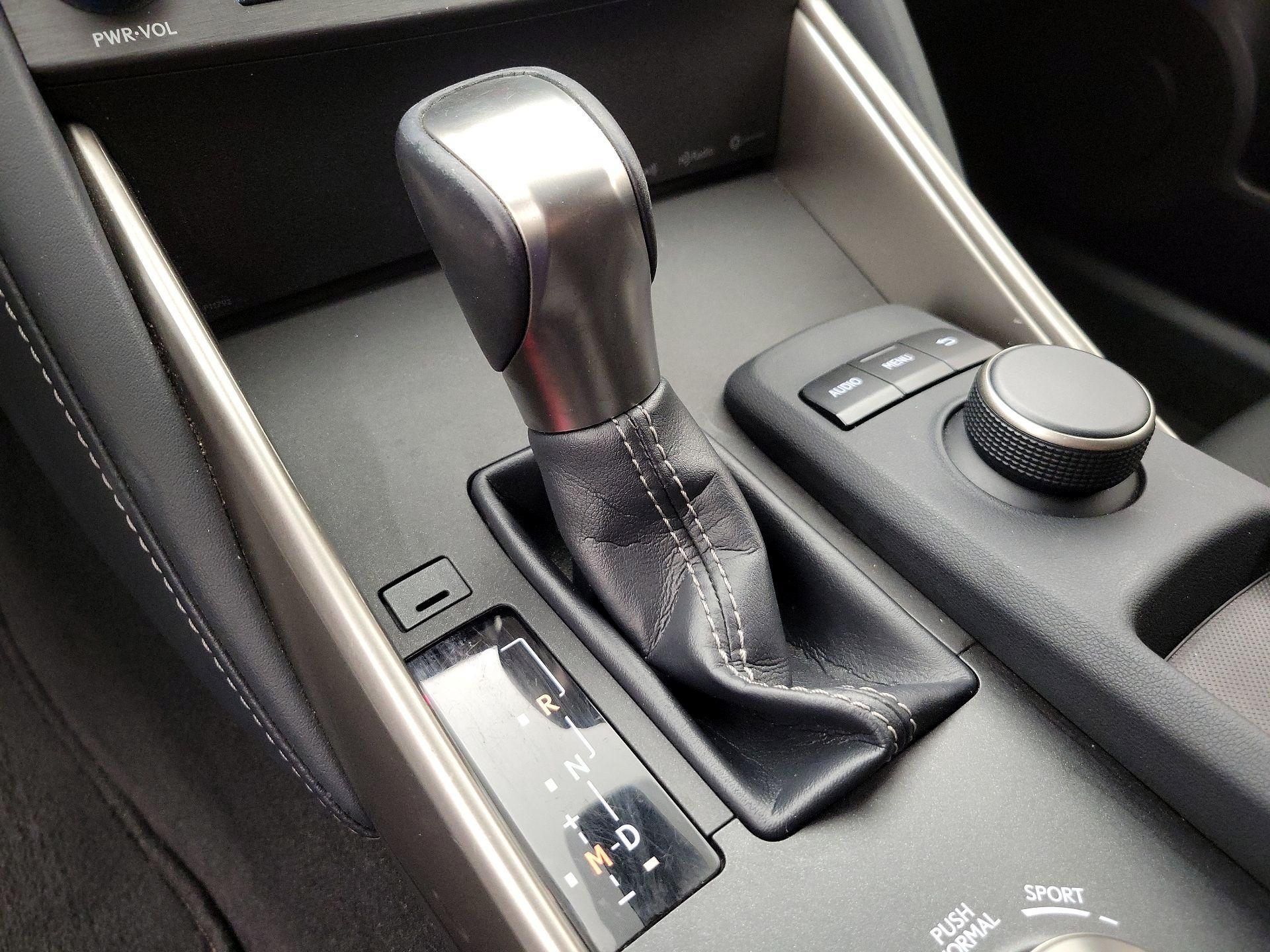 Thumbnail: 2019 Lexus IS - 17