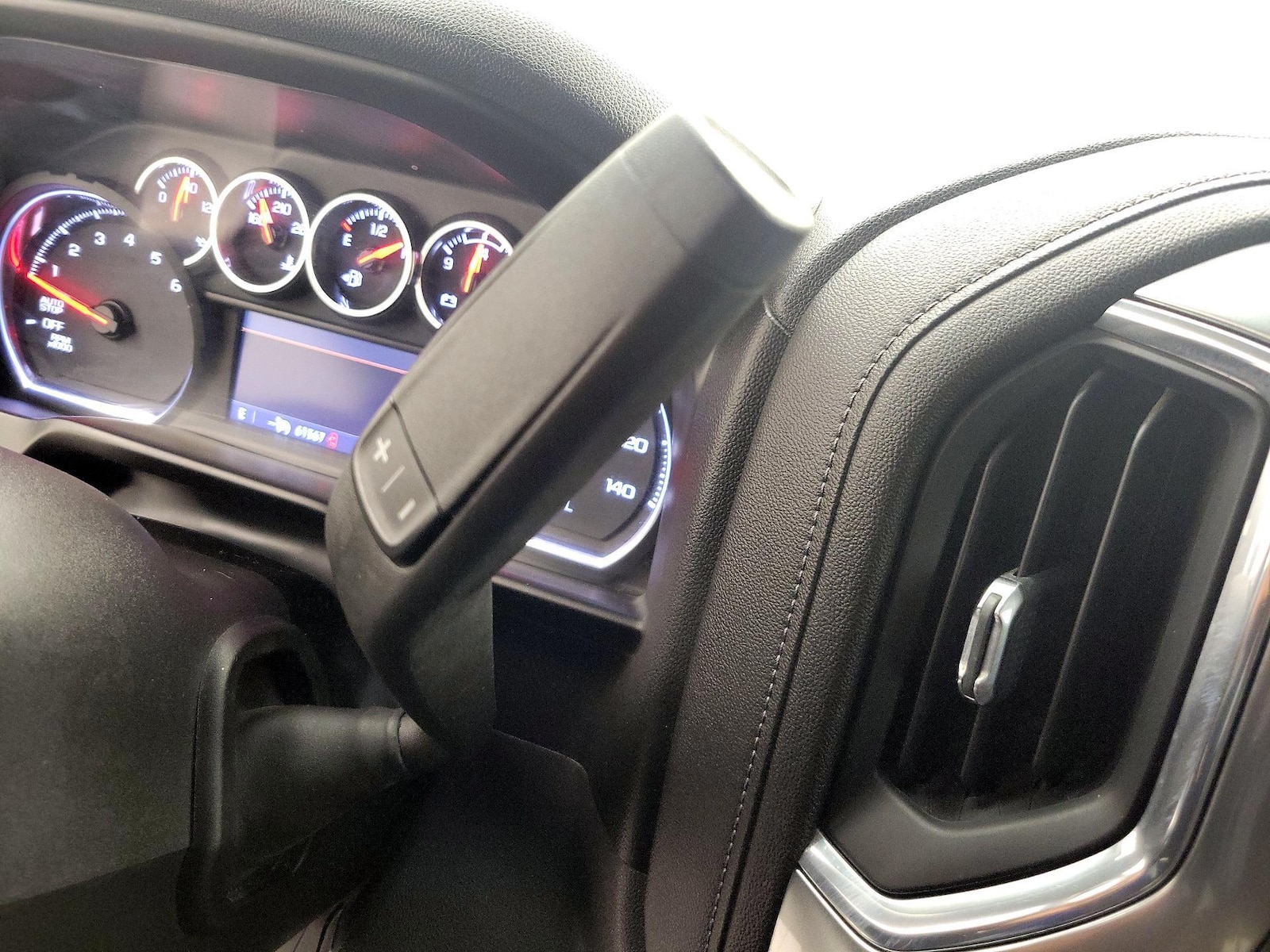 2020 Chevrolet Silverado 1500 LT - Photo 18