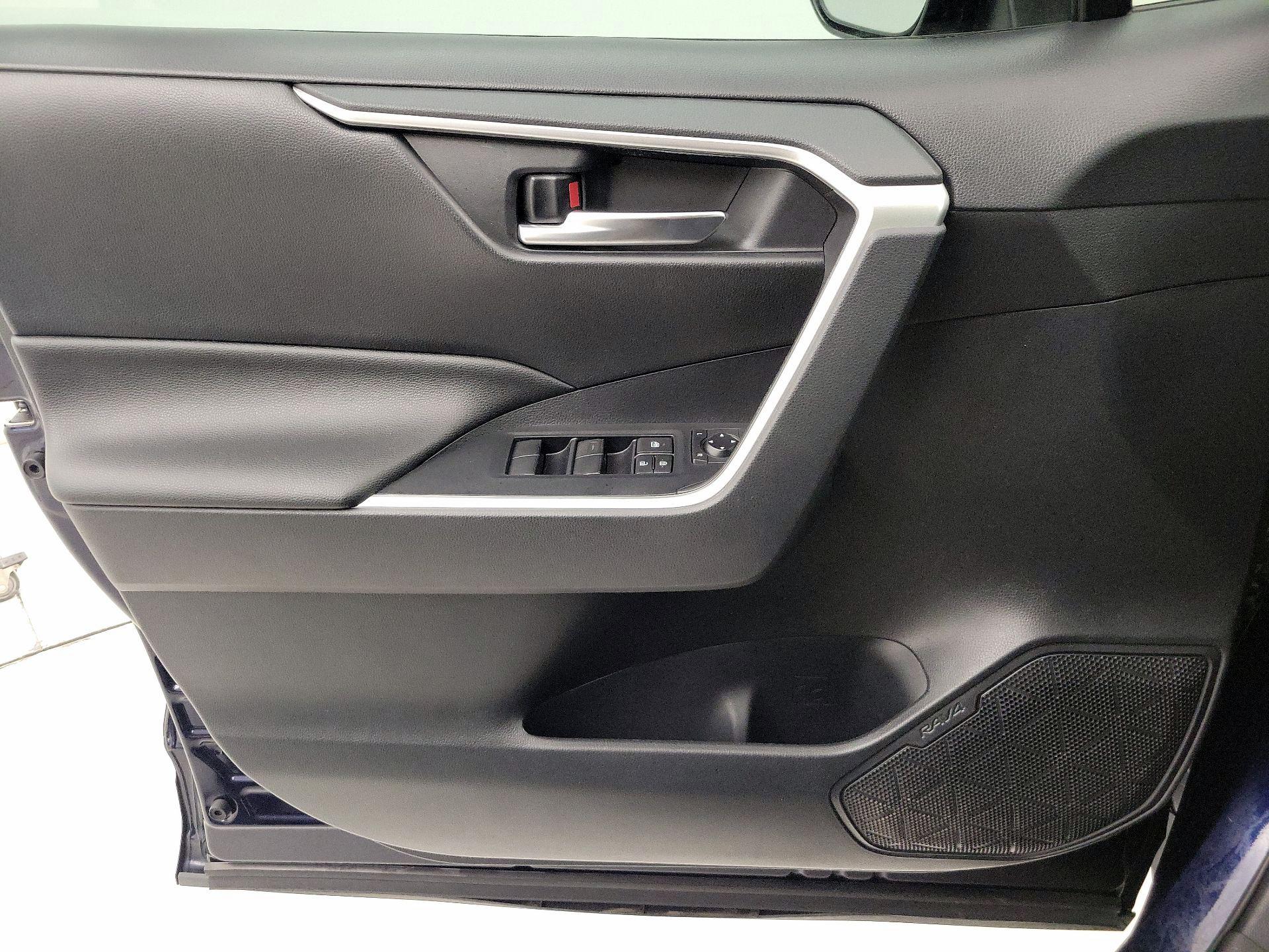 Thumbnail: 2019 Toyota RAV4 - 12