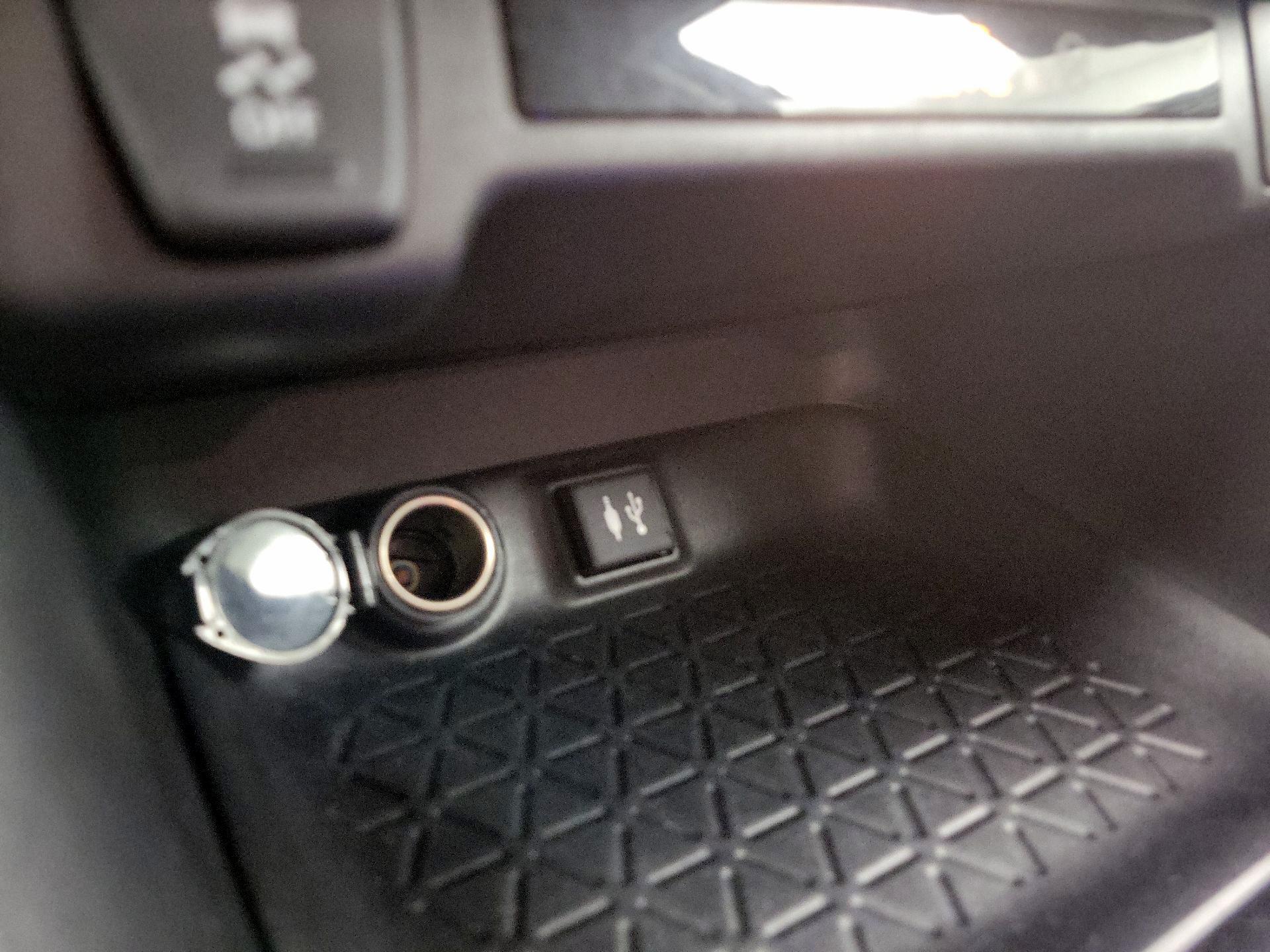 Thumbnail: 2019 Toyota RAV4 - 18