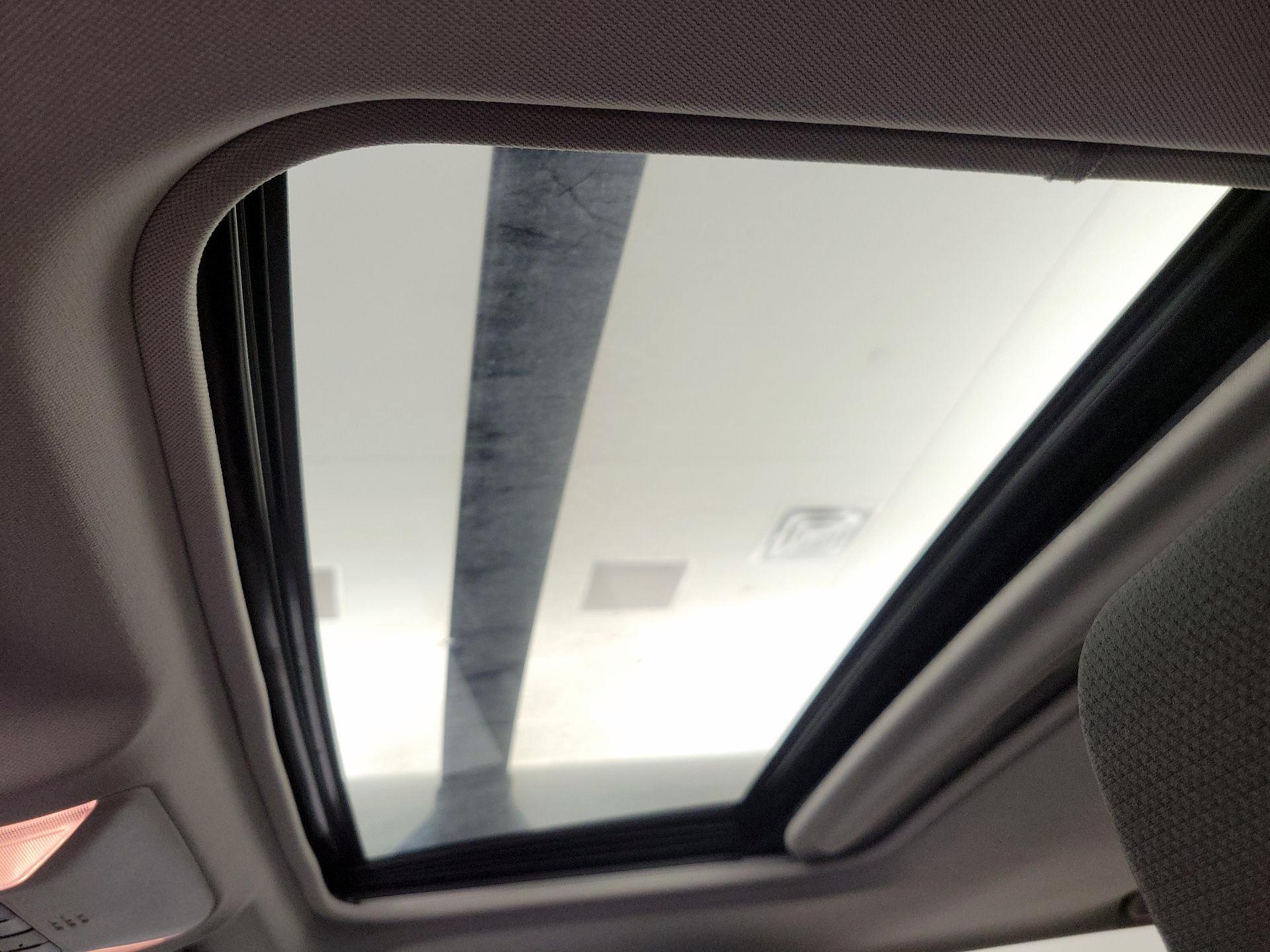 Thumbnail: 2019 Toyota RAV4 - 19
