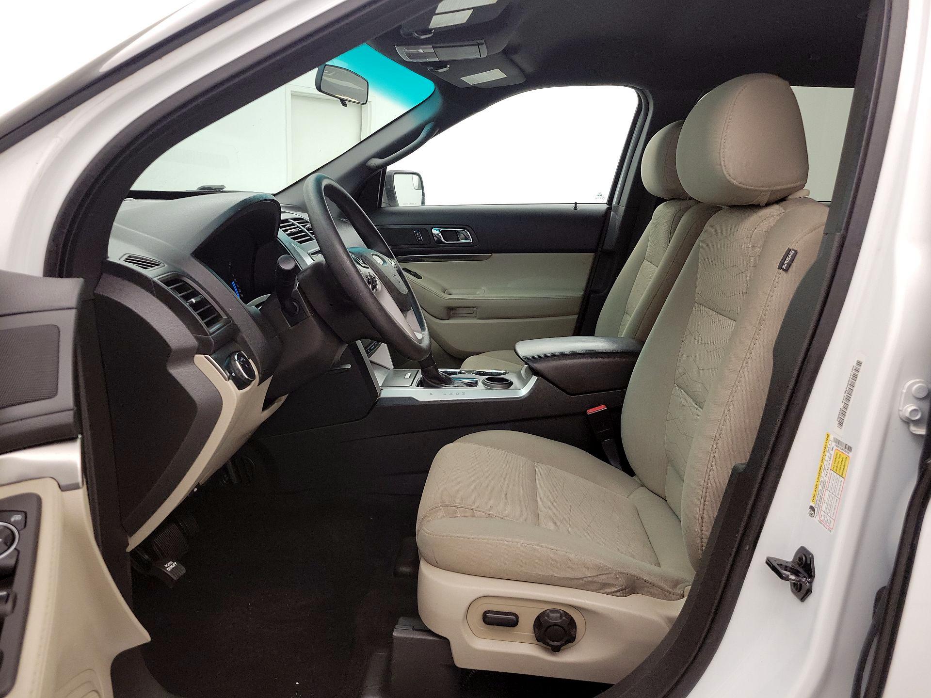 Thumbnail: 2015 Ford Explorer - 11