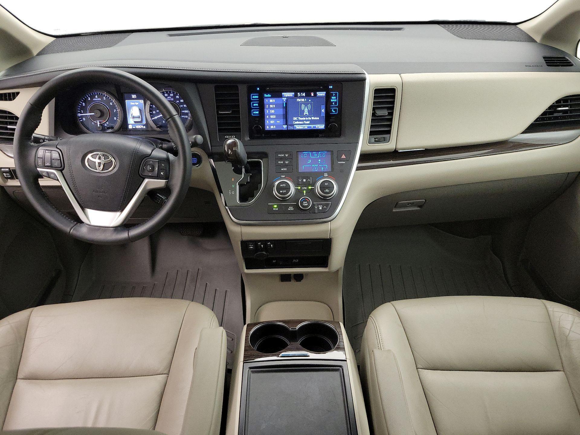 Thumbnail: 2016 Toyota Sienna - 9