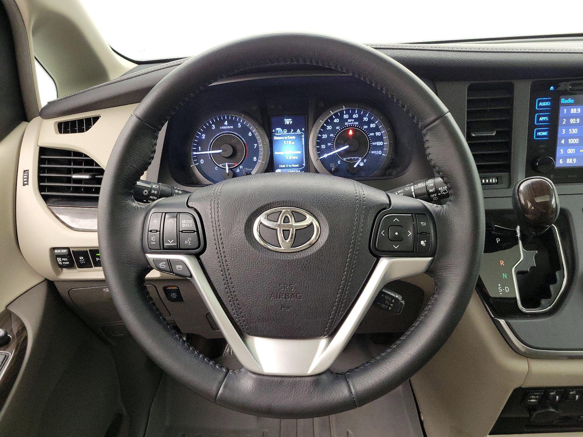 Thumbnail: 2016 Toyota Sienna - 10