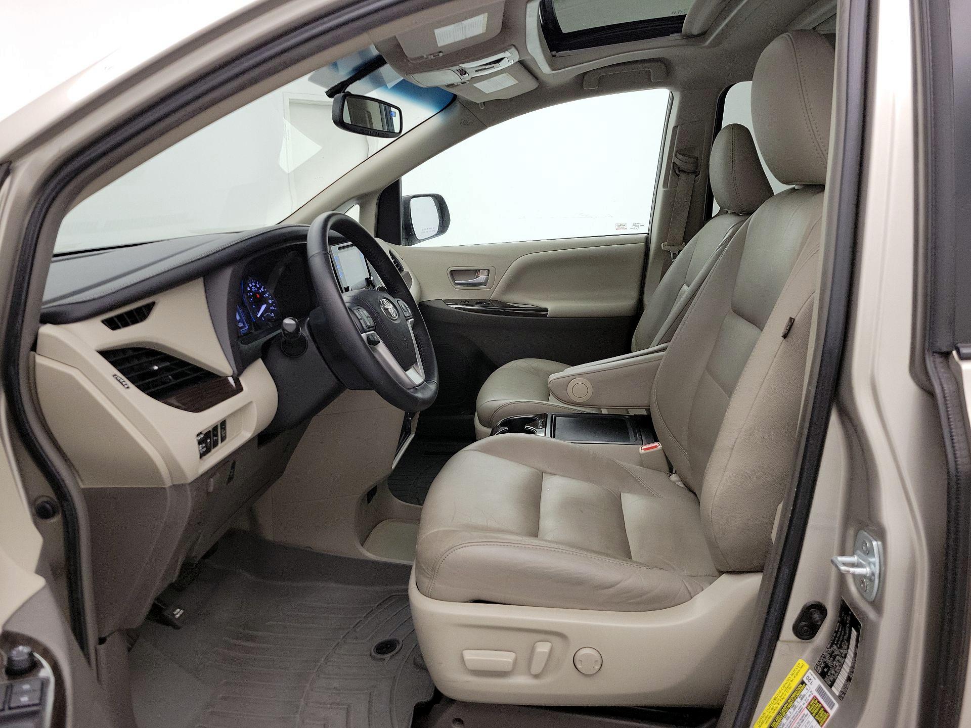 Thumbnail: 2016 Toyota Sienna - 11