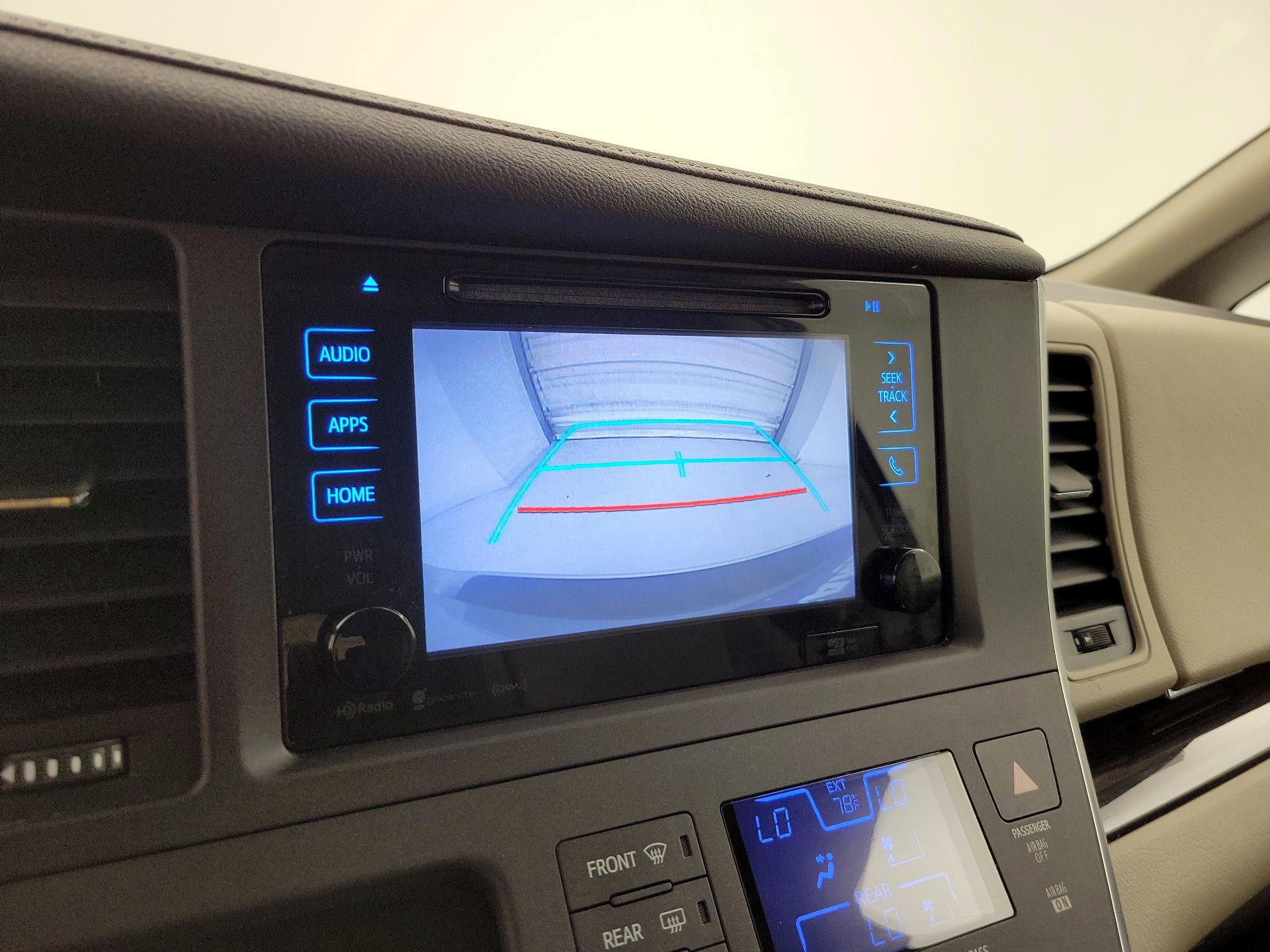 Thumbnail: 2016 Toyota Sienna - 14