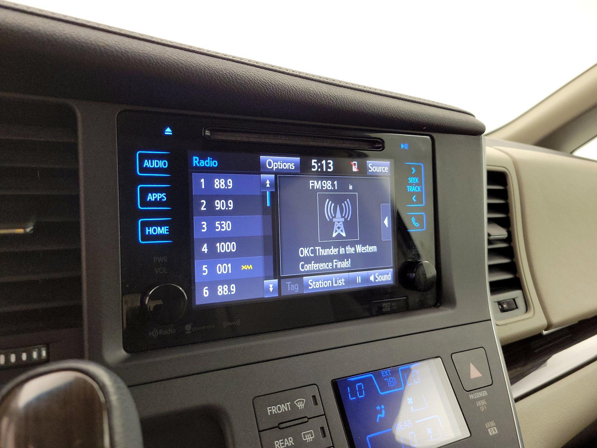 Thumbnail: 2016 Toyota Sienna - 15