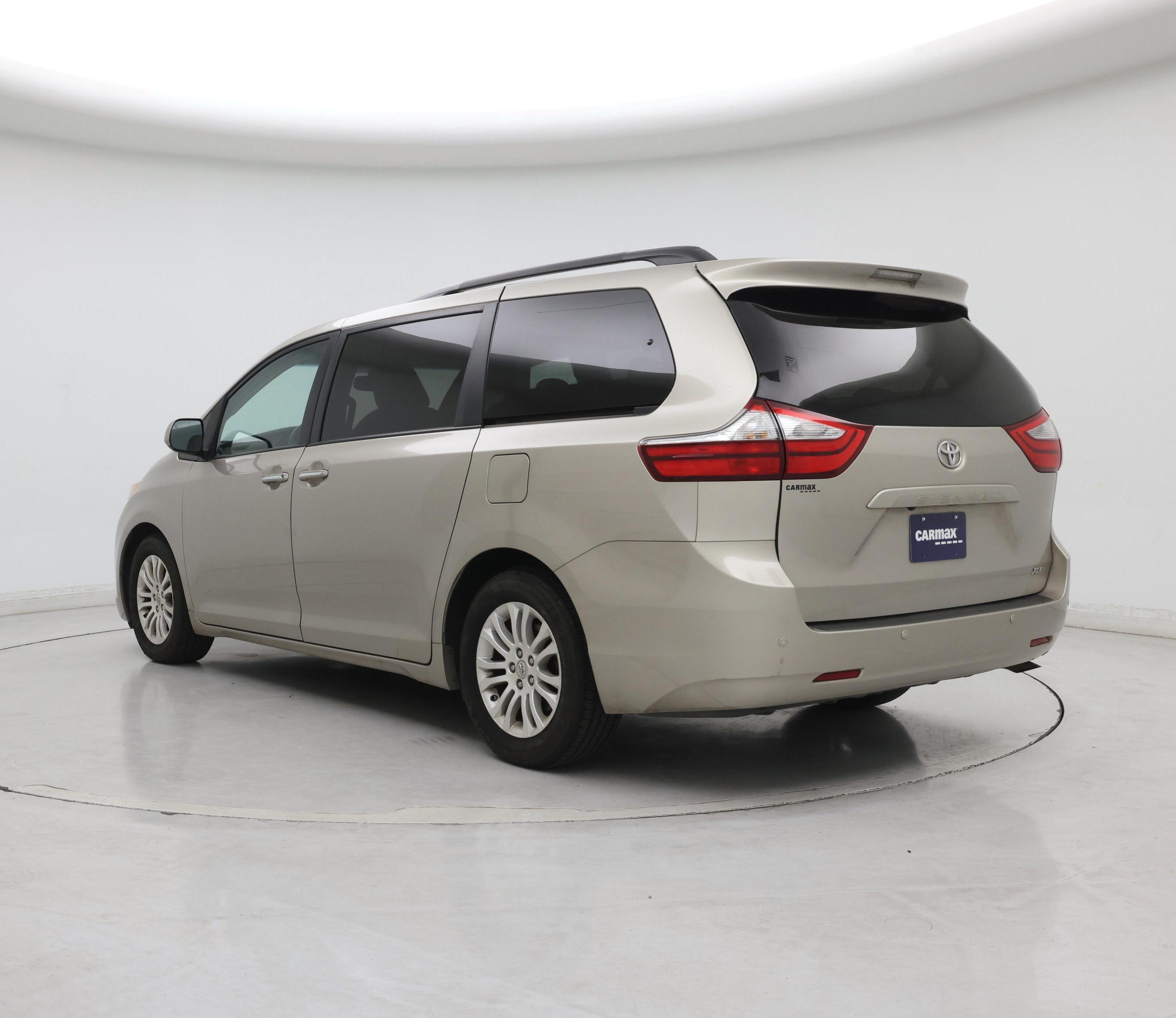 Thumbnail: 2016 Toyota Sienna - 2