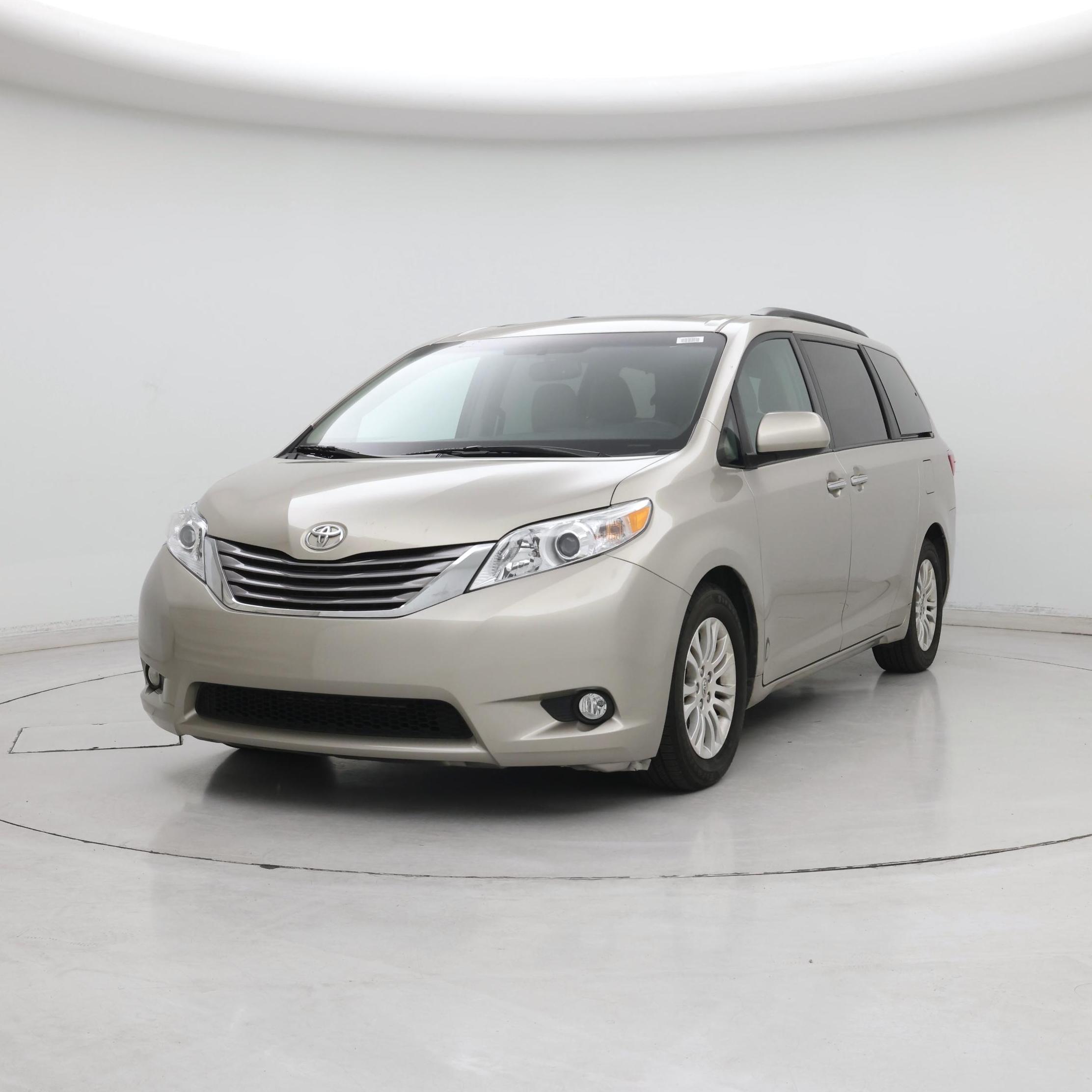Thumbnail: 2016 Toyota Sienna - 4