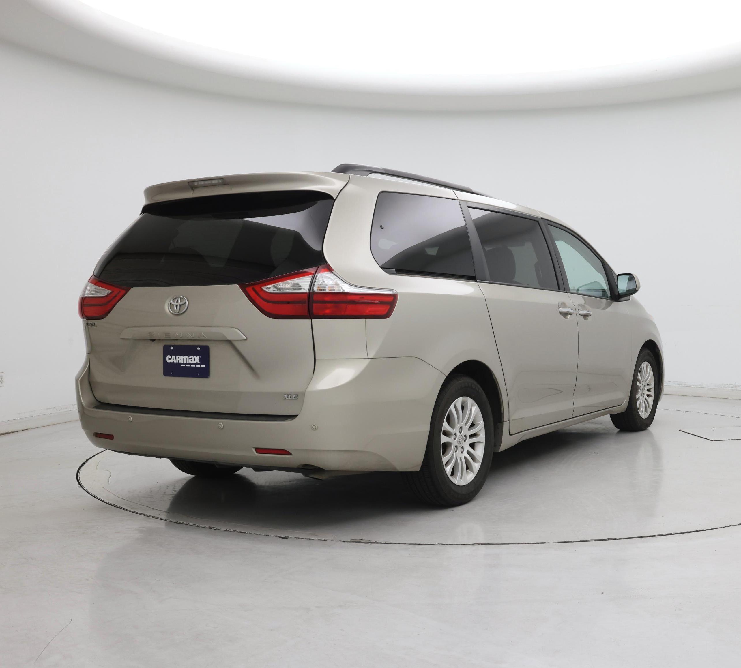Thumbnail: 2016 Toyota Sienna - 8