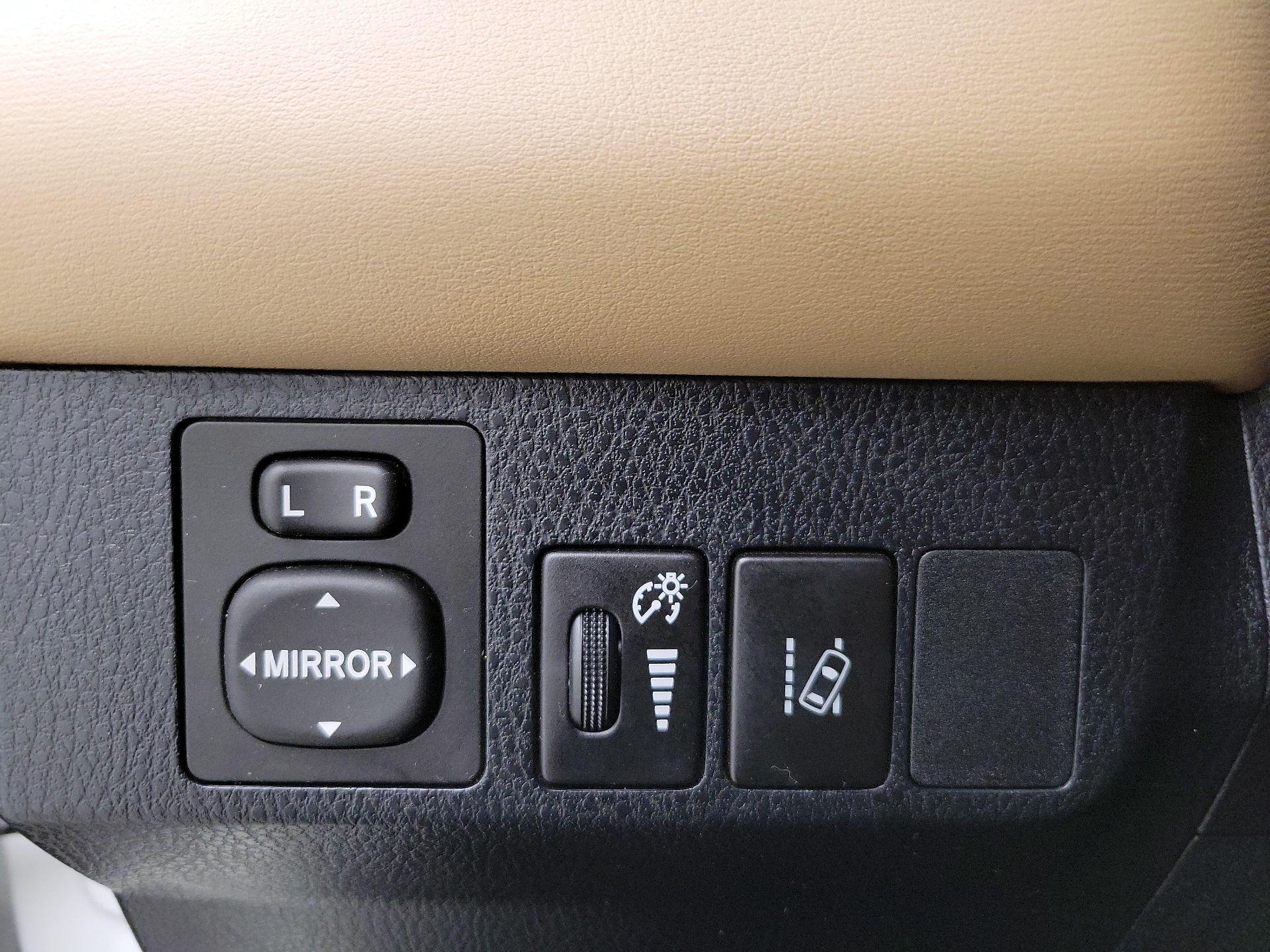 Thumbnail: 2018 Toyota RAV4 - 13
