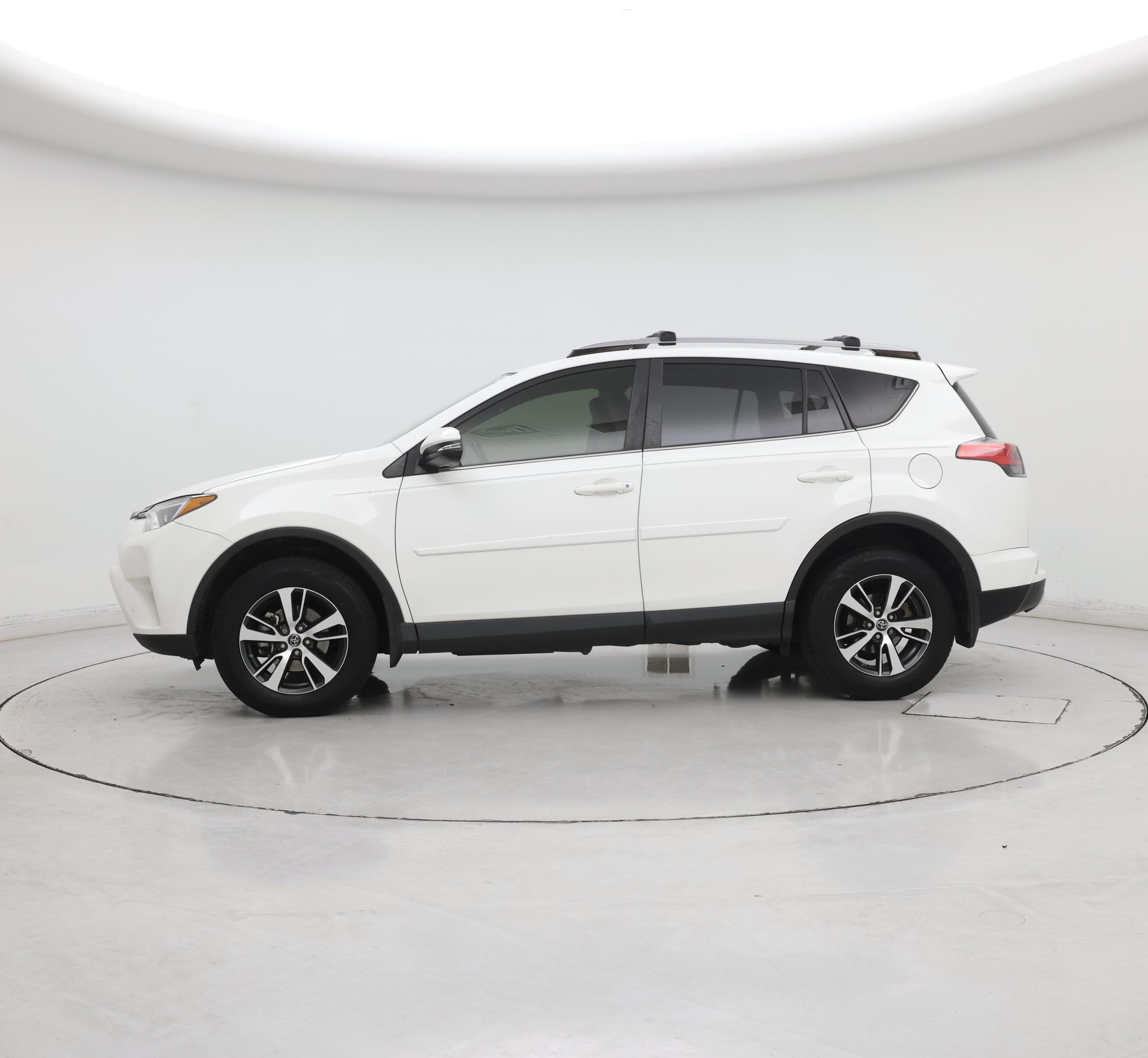 Thumbnail: 2018 Toyota RAV4 - 3