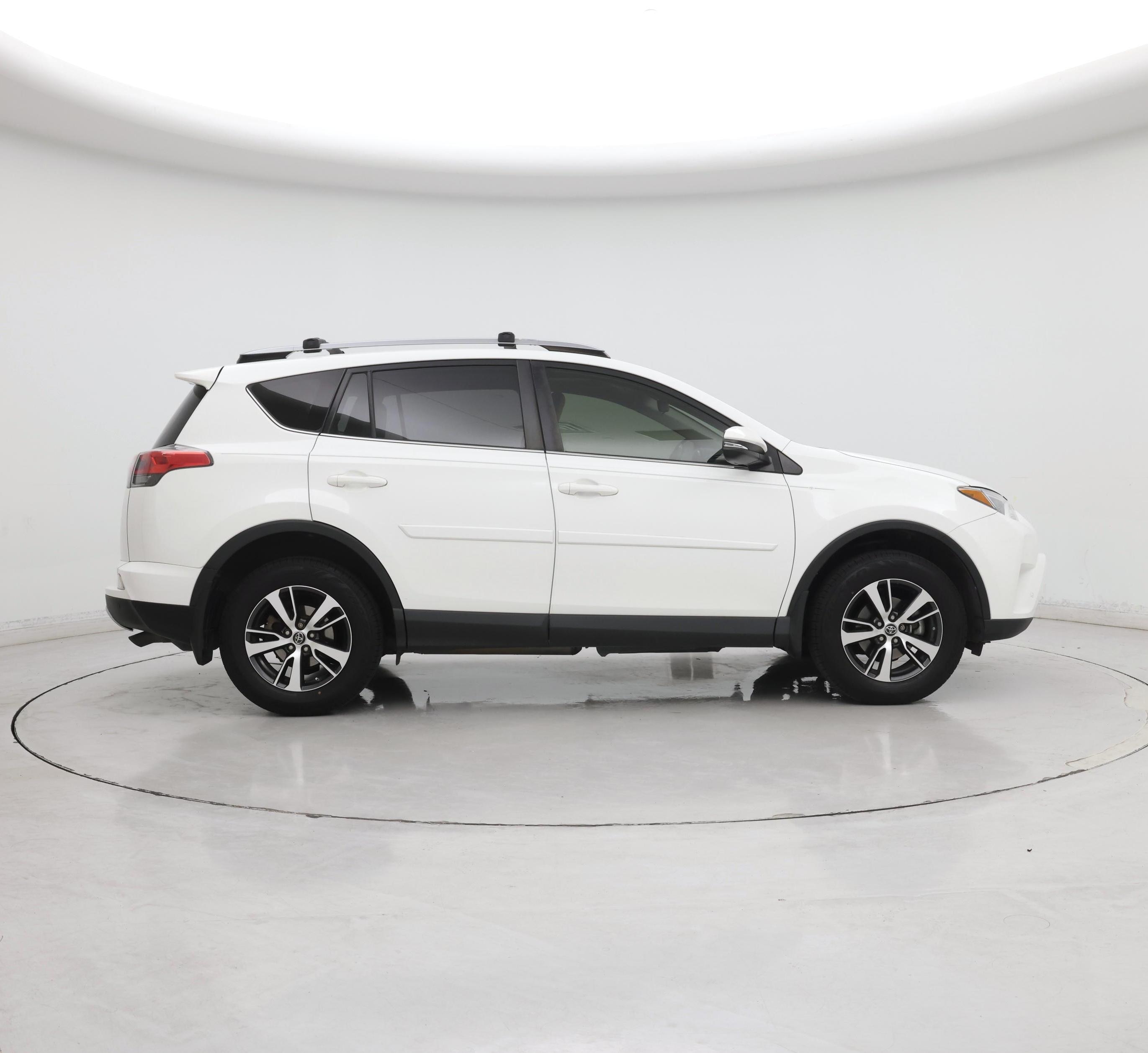 Thumbnail: 2018 Toyota RAV4 - 7