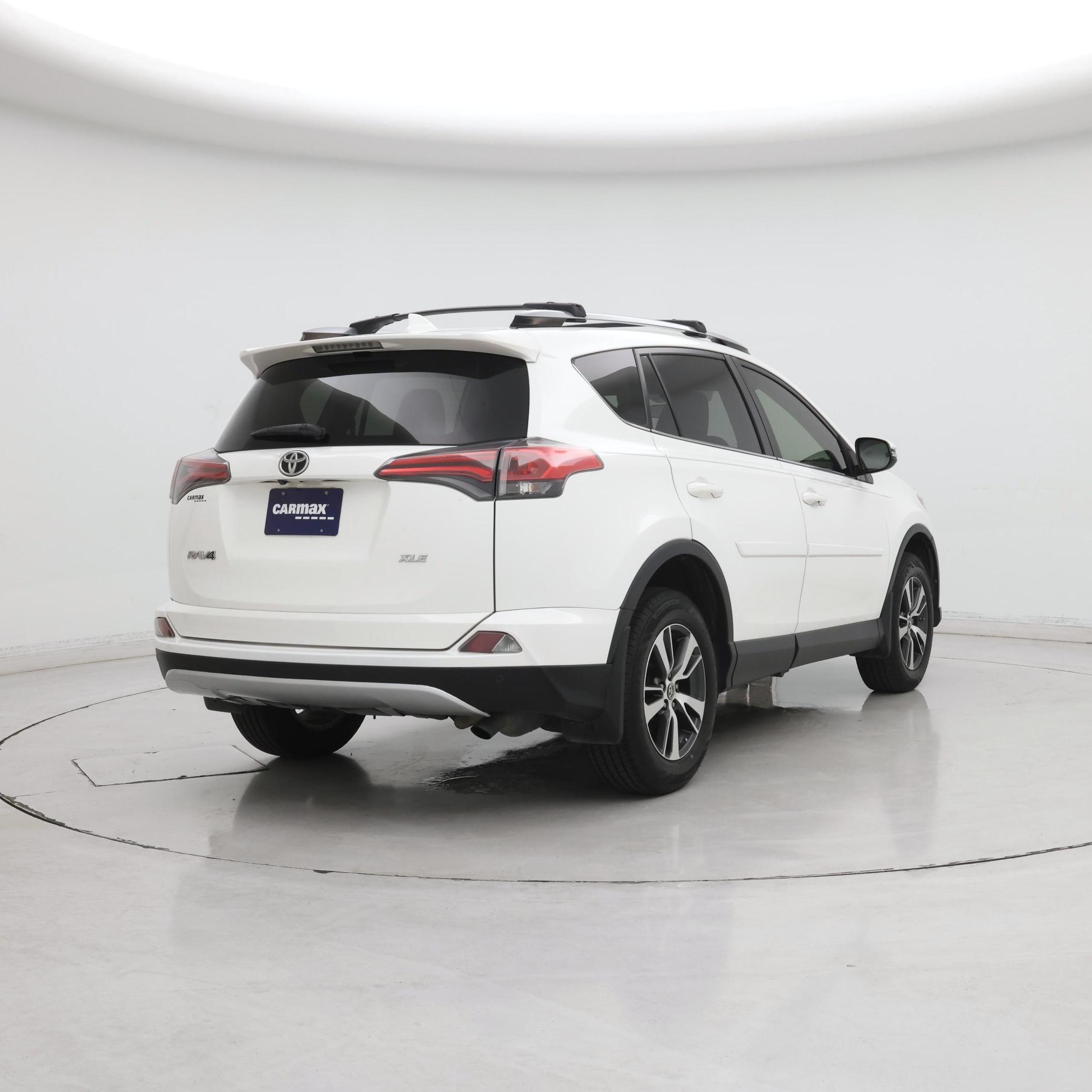 Thumbnail: 2018 Toyota RAV4 - 8
