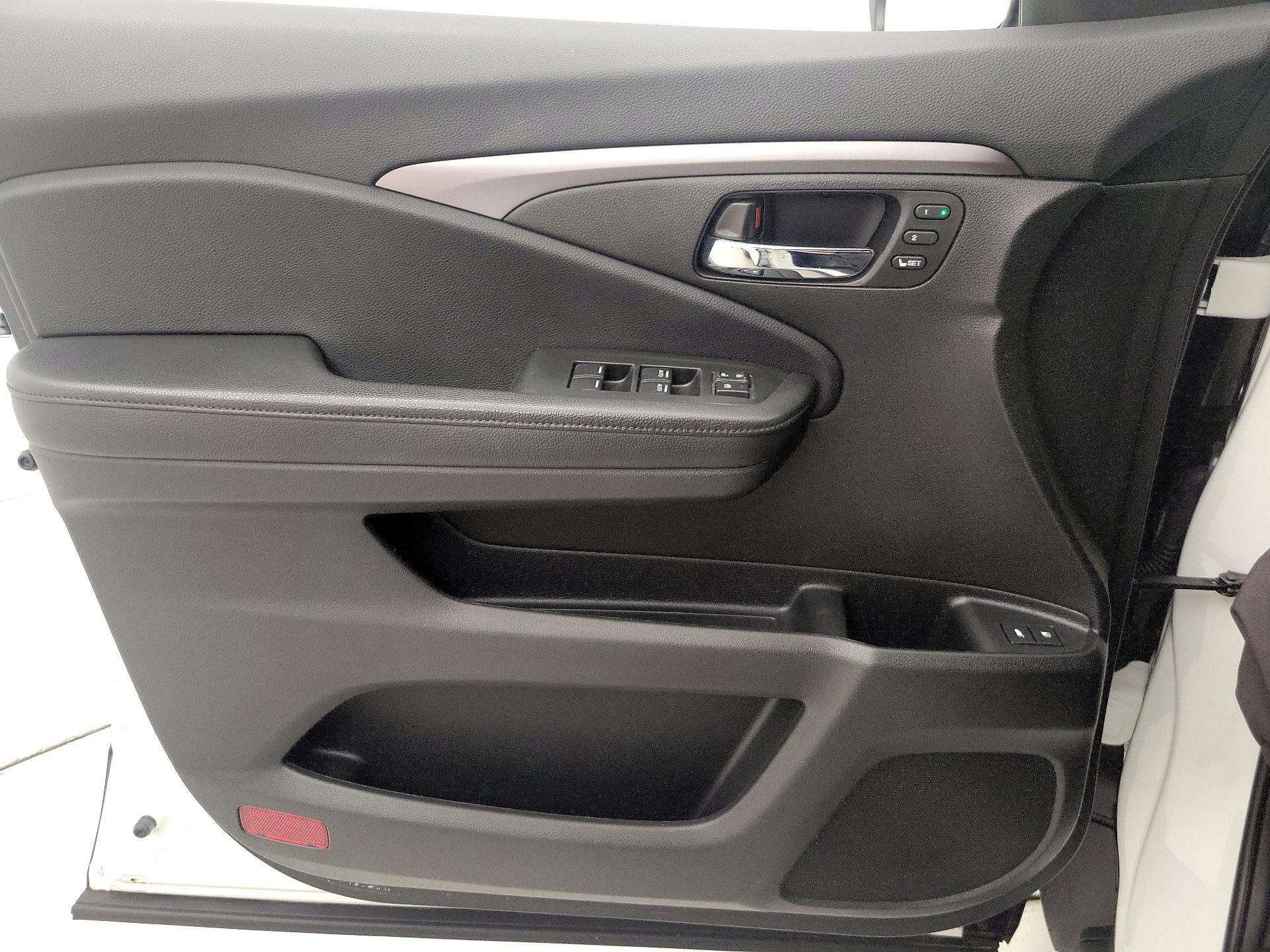 Thumbnail: 2020 Honda Pilot - 12