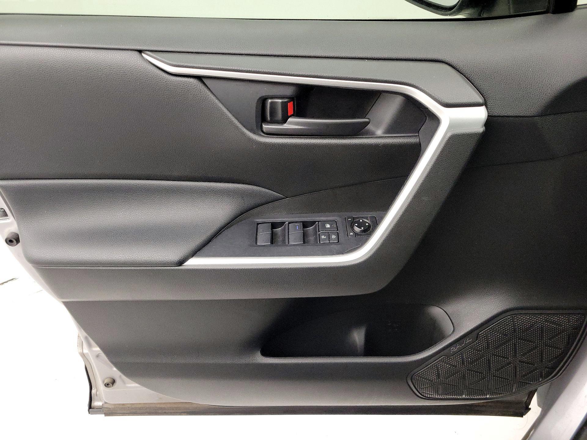 Thumbnail: 2021 Toyota RAV4 - 12