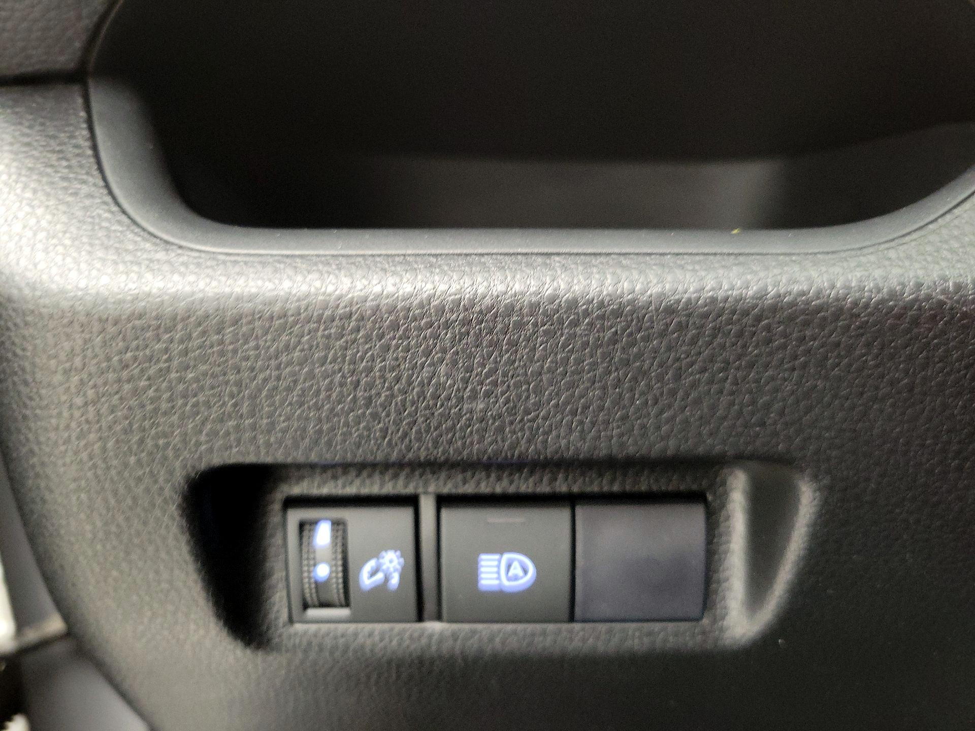 Thumbnail: 2021 Toyota RAV4 - 13