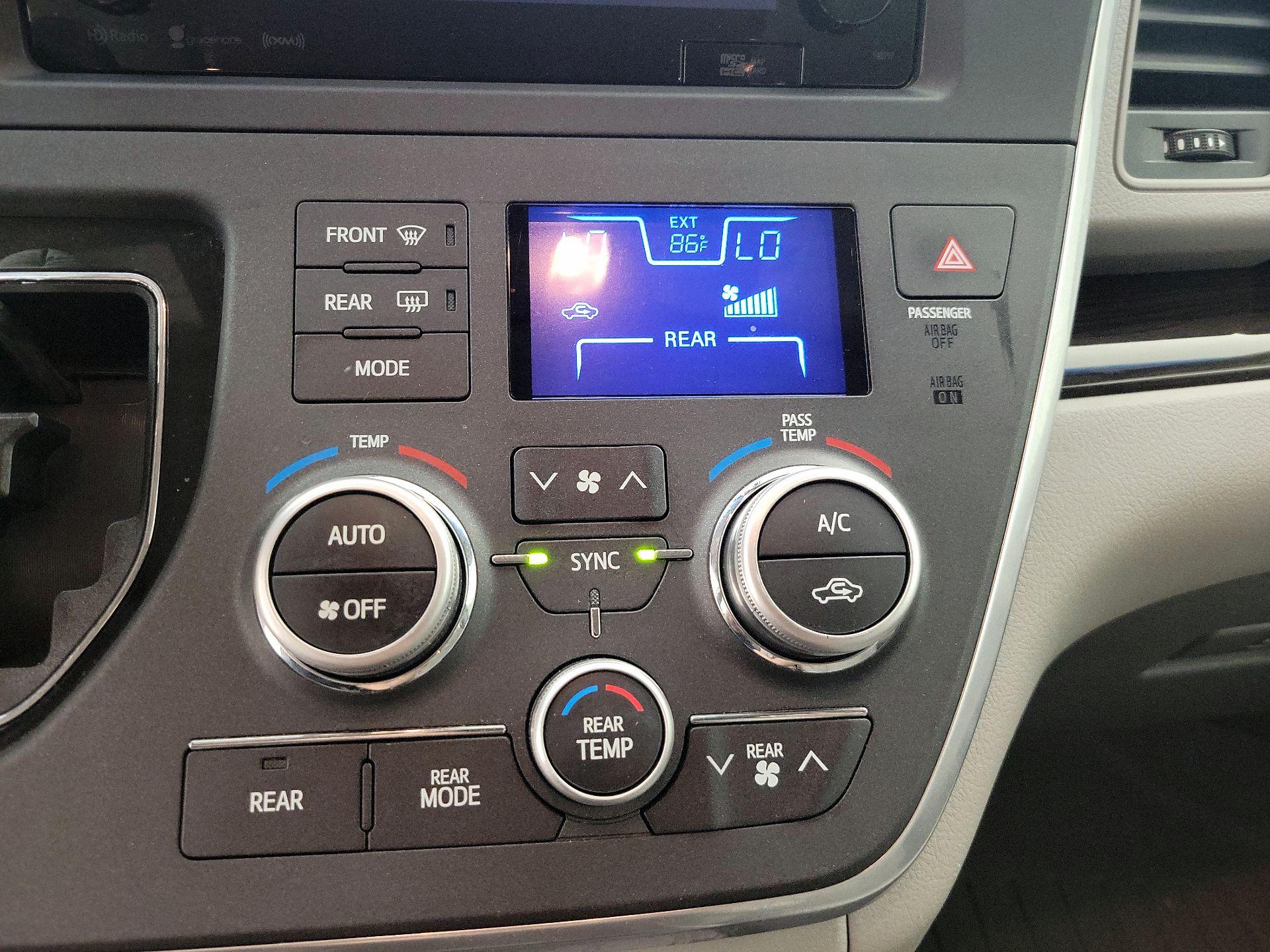 Thumbnail: 2017 Toyota Sienna - 17