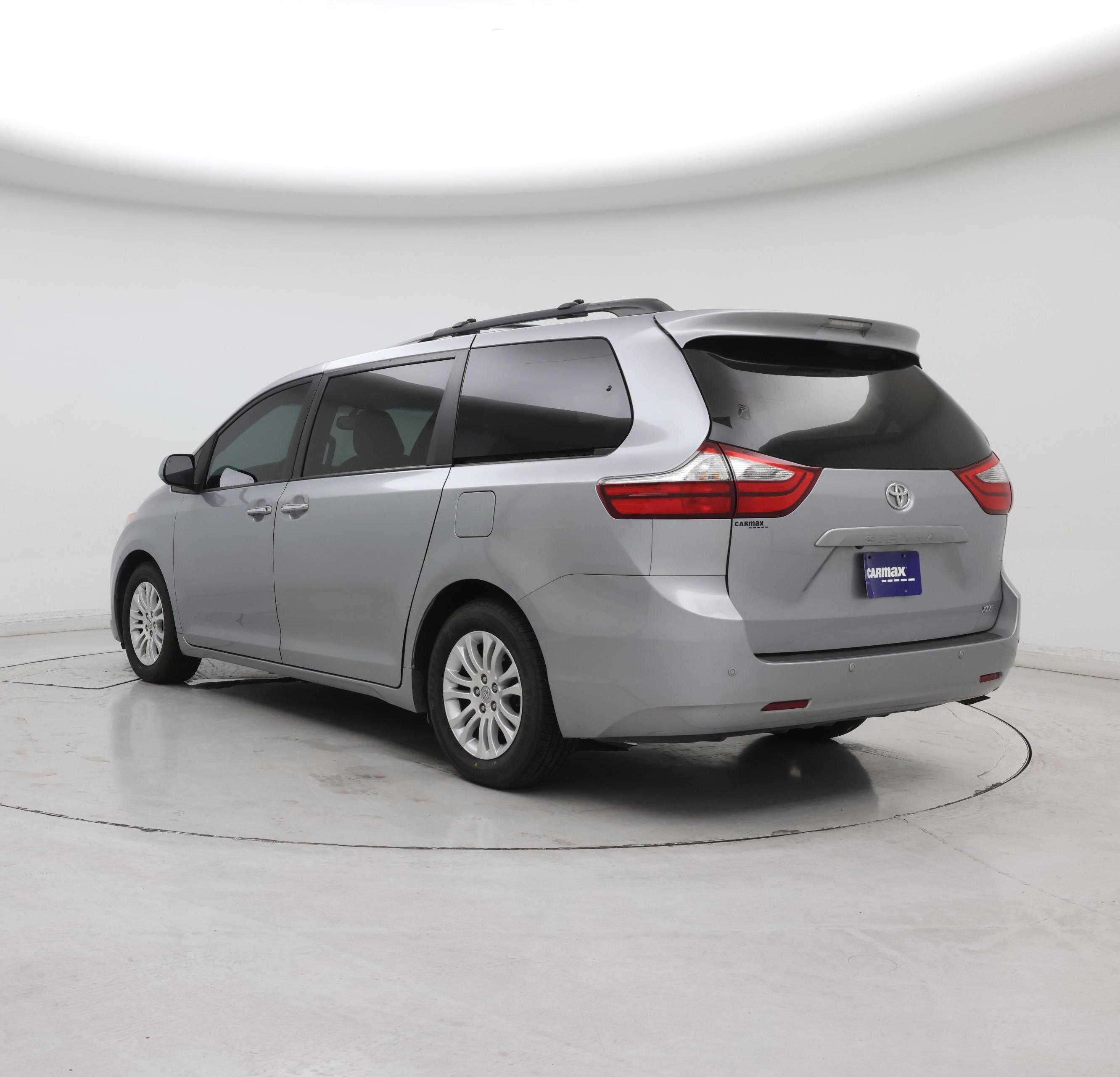 Thumbnail: 2017 Toyota Sienna - 2