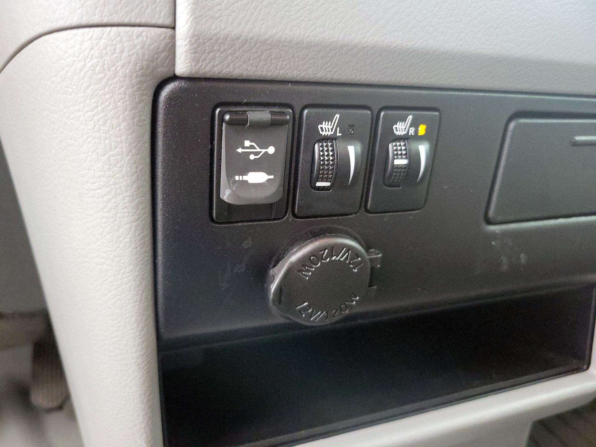 Thumbnail: 2017 Toyota Sienna - 19