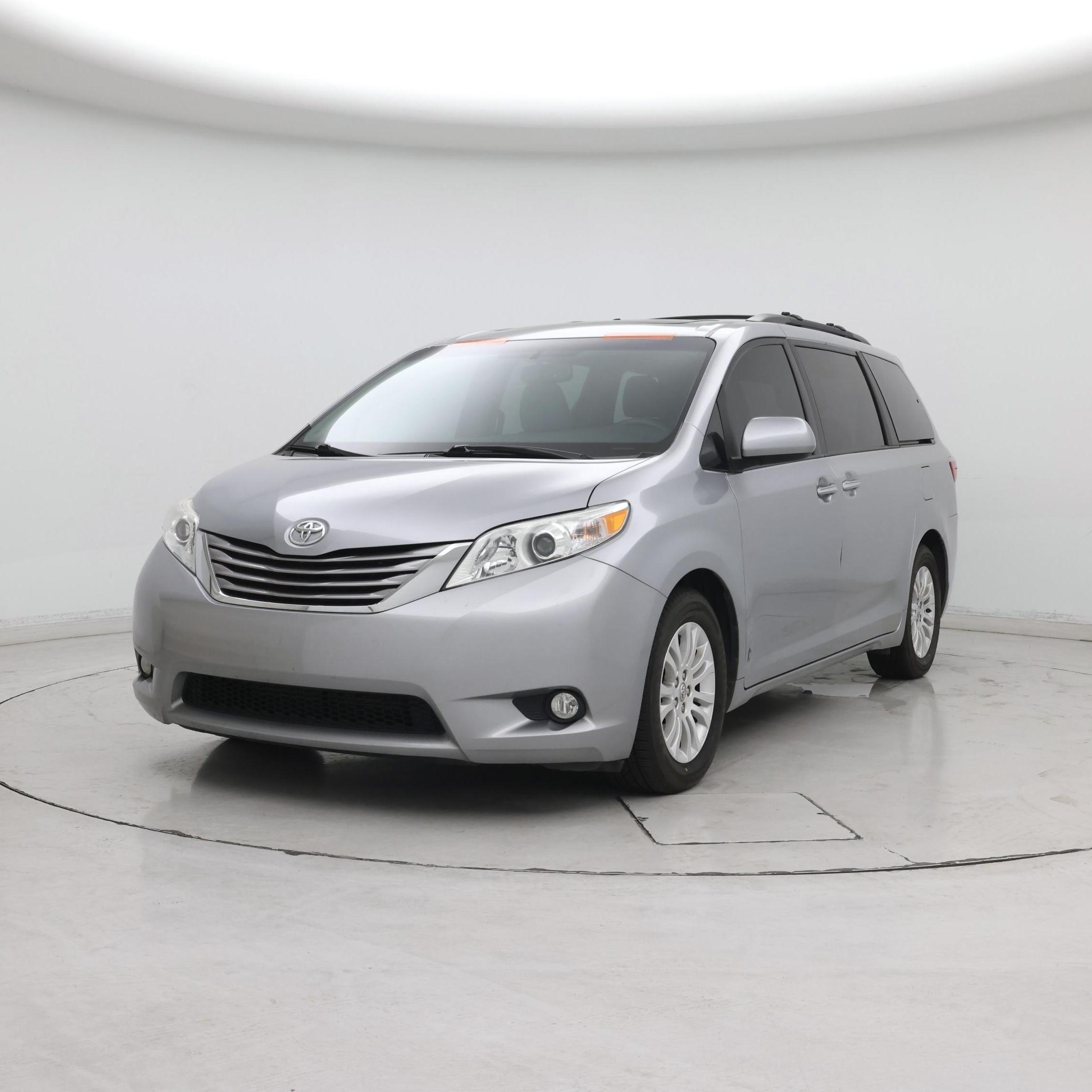 Thumbnail: 2017 Toyota Sienna - 4
