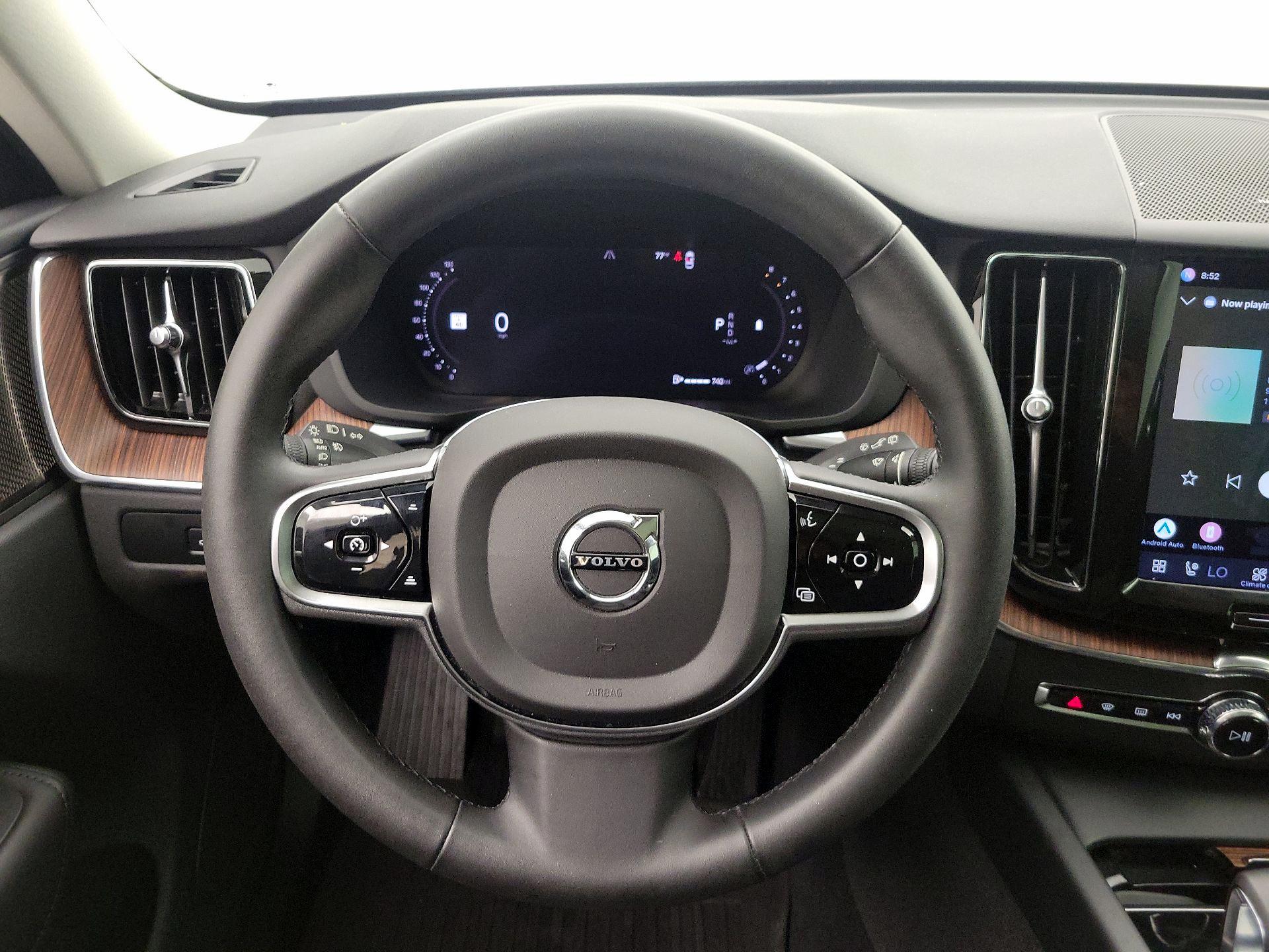 Thumbnail: 2023 Volvo XC60 - 10