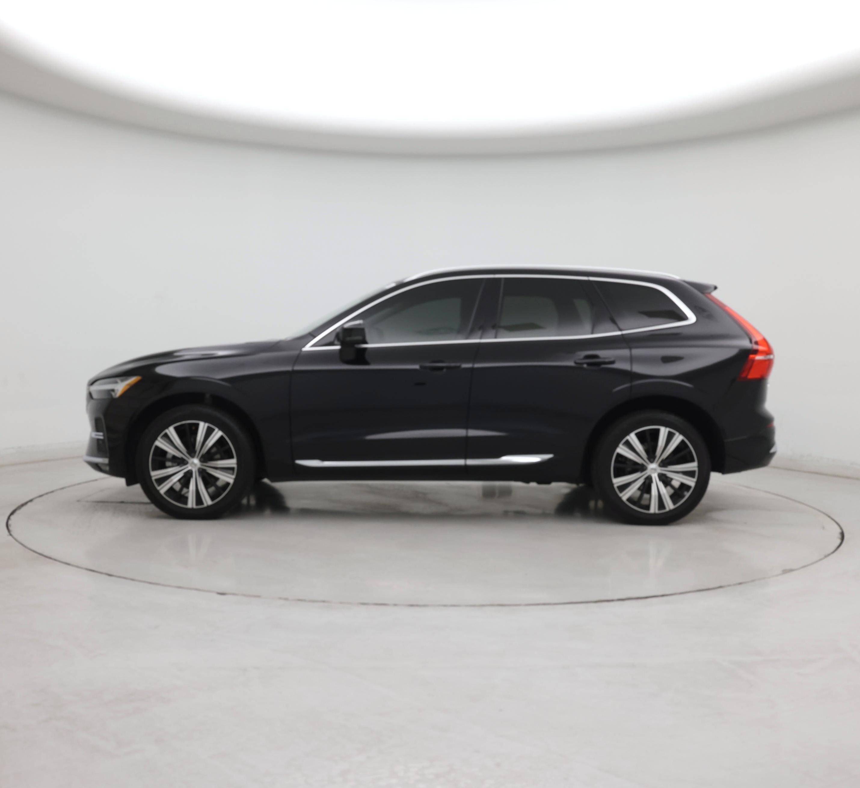 Thumbnail: 2023 Volvo XC60 - 3