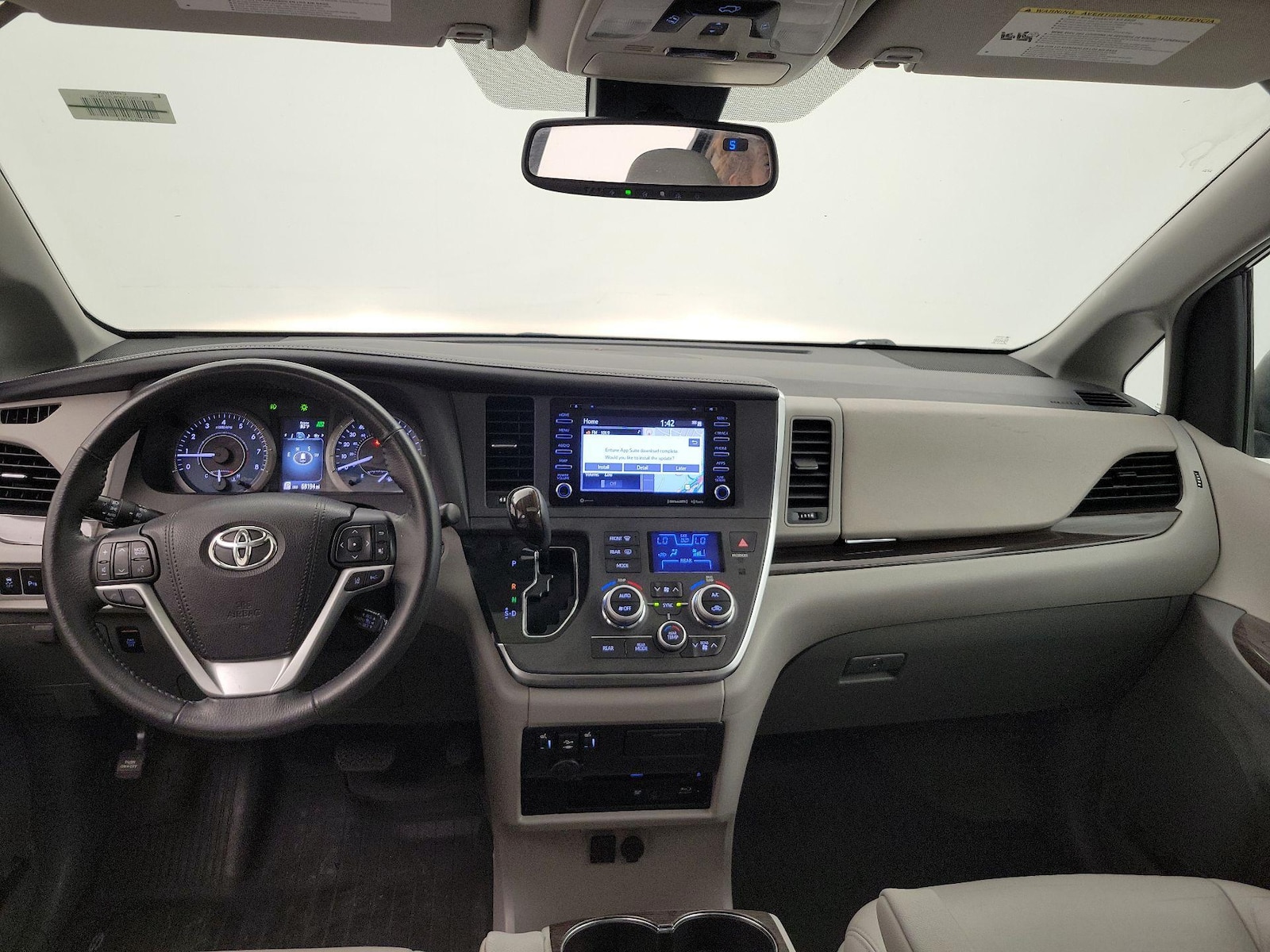 2018 Toyota Sienna XLE Premium - Photo 10