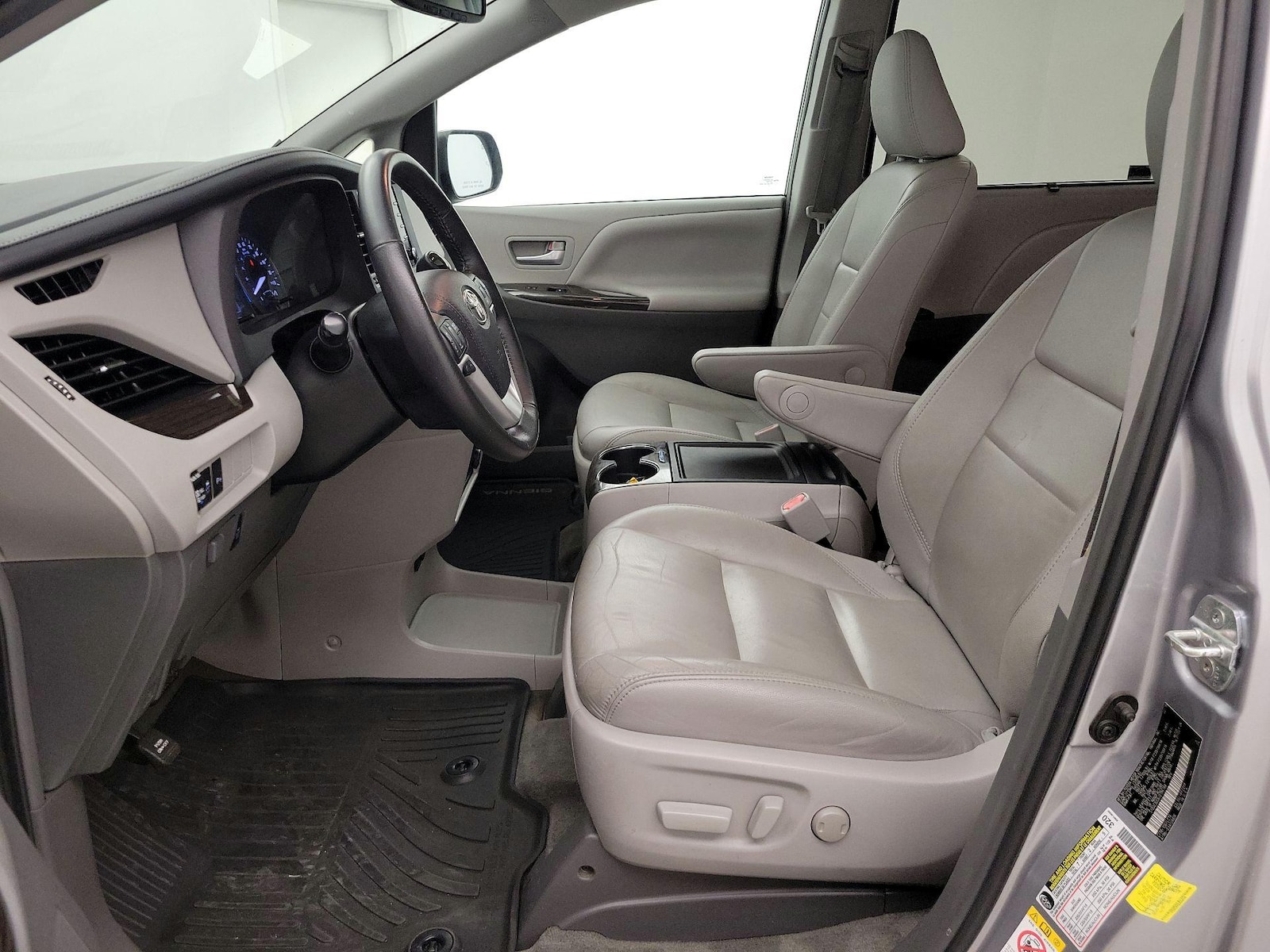 2018 Toyota Sienna XLE Premium - Photo 12