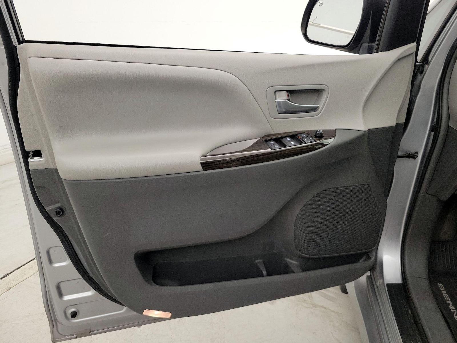 2018 Toyota Sienna XLE Premium - Photo 13