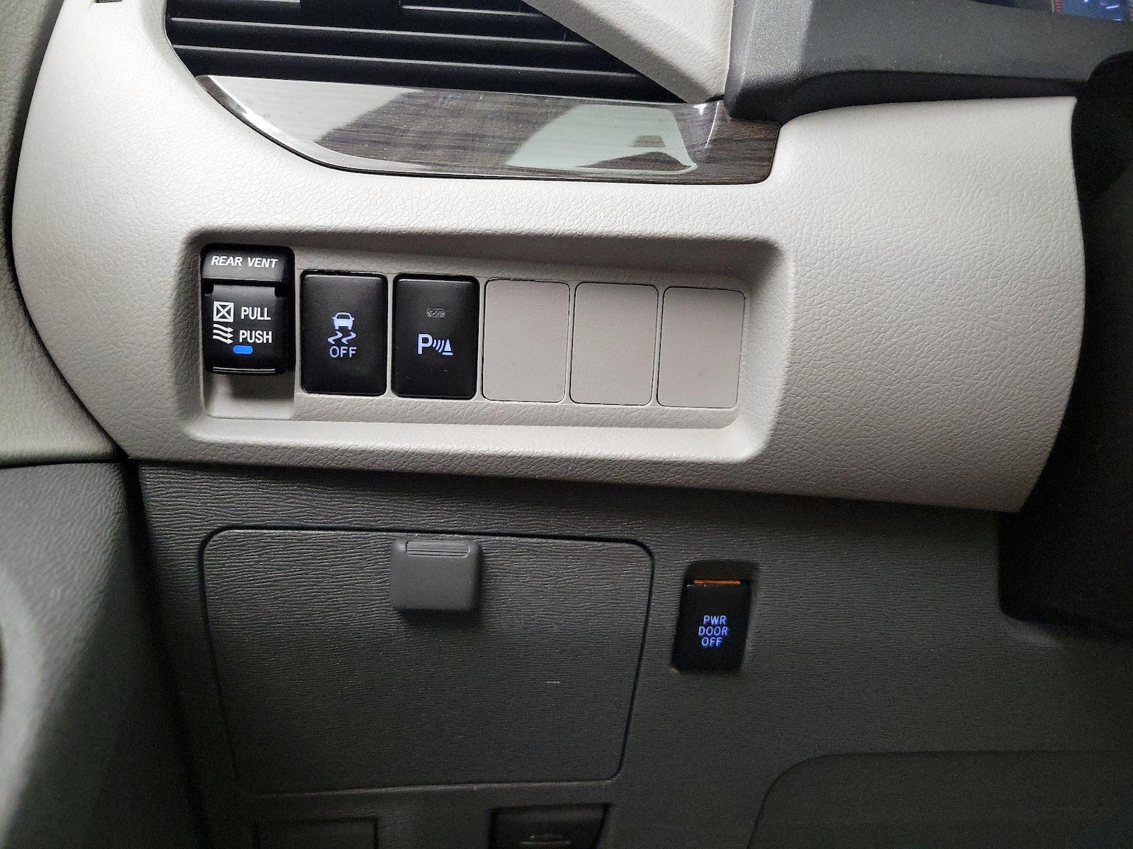 2018 Toyota Sienna XLE Premium - Photo 14
