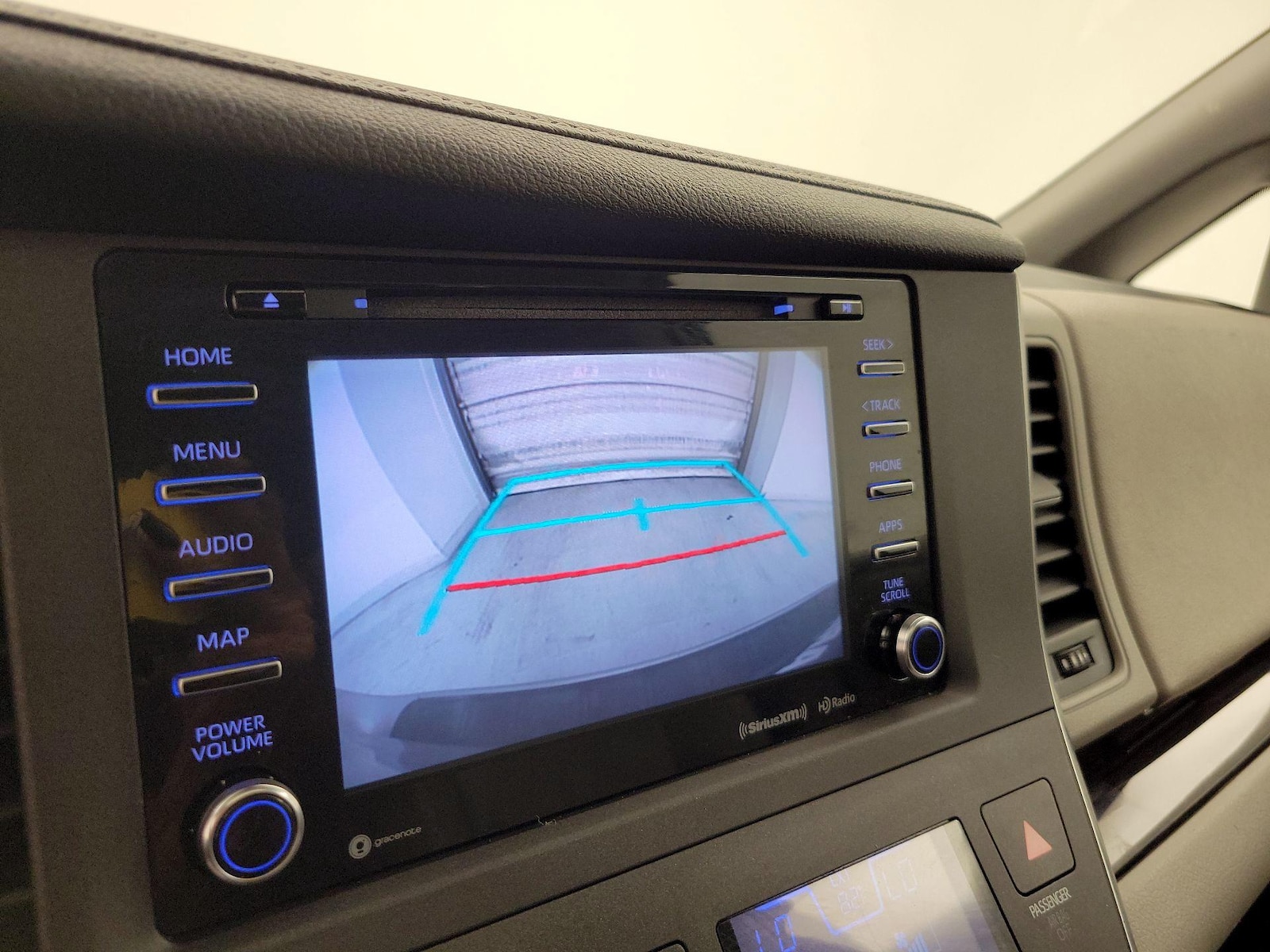 2018 Toyota Sienna XLE Premium - Photo 16