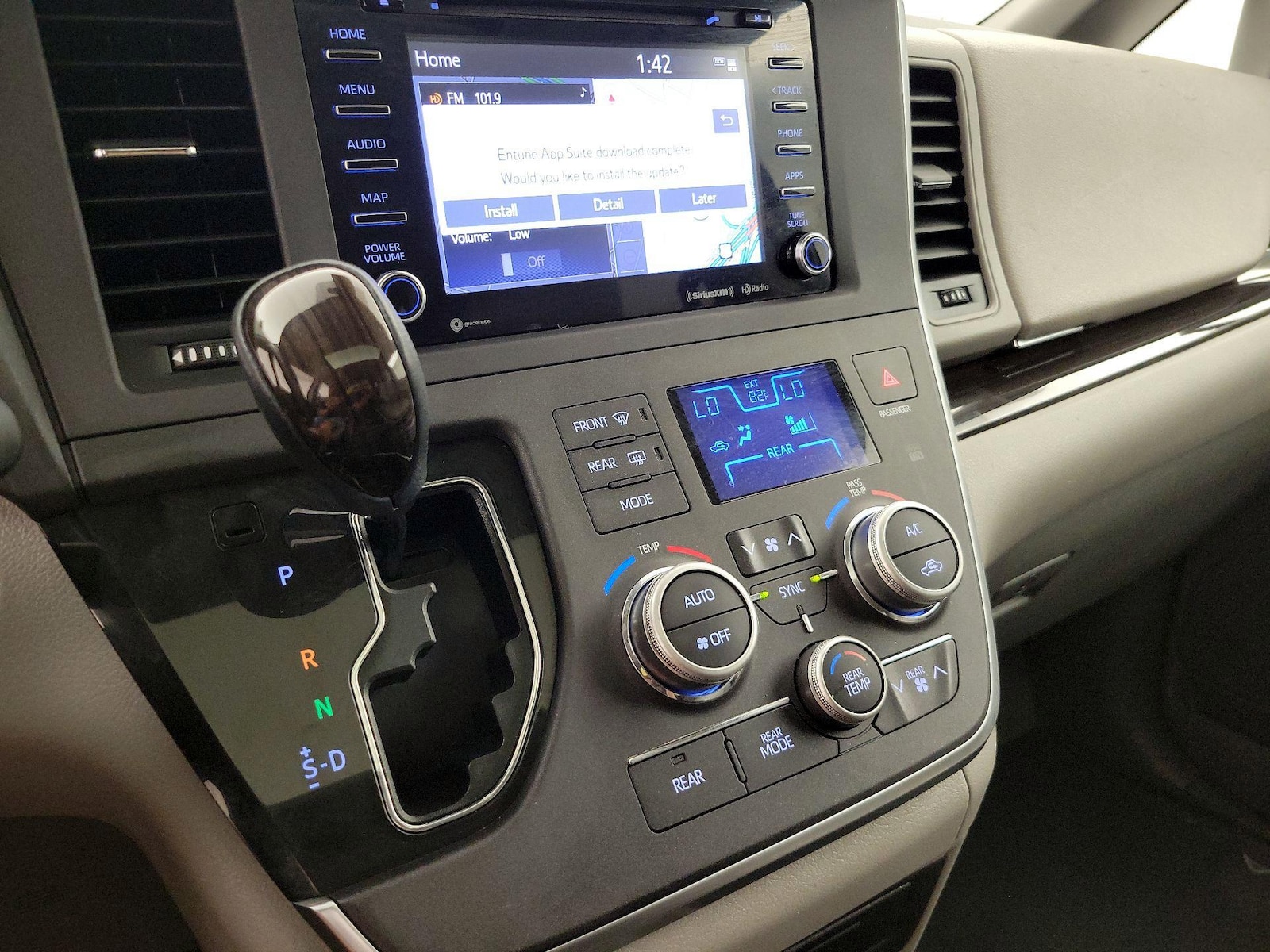 2018 Toyota Sienna XLE Premium - Photo 19