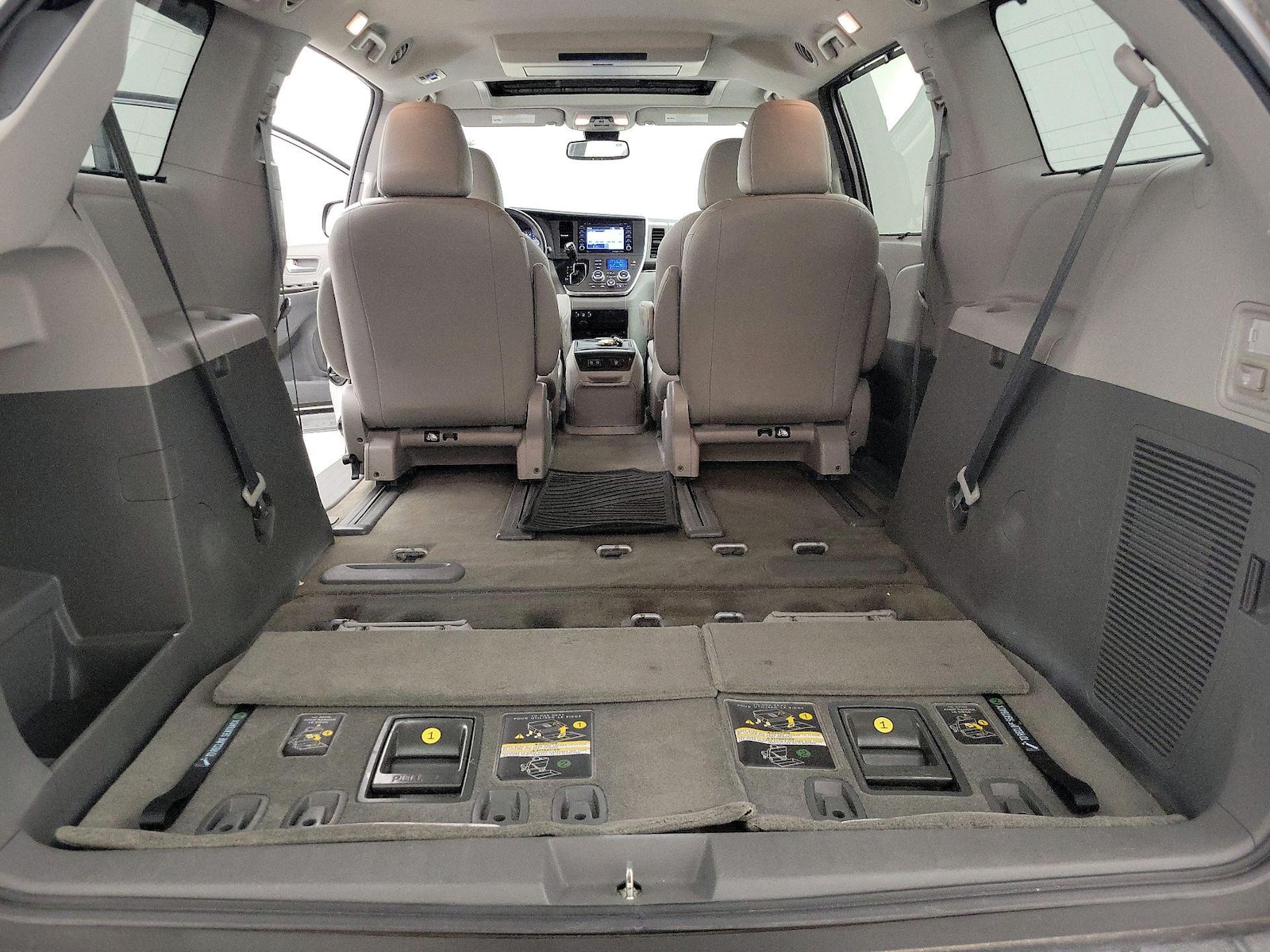 2018 Toyota Sienna XLE Premium - Photo 25