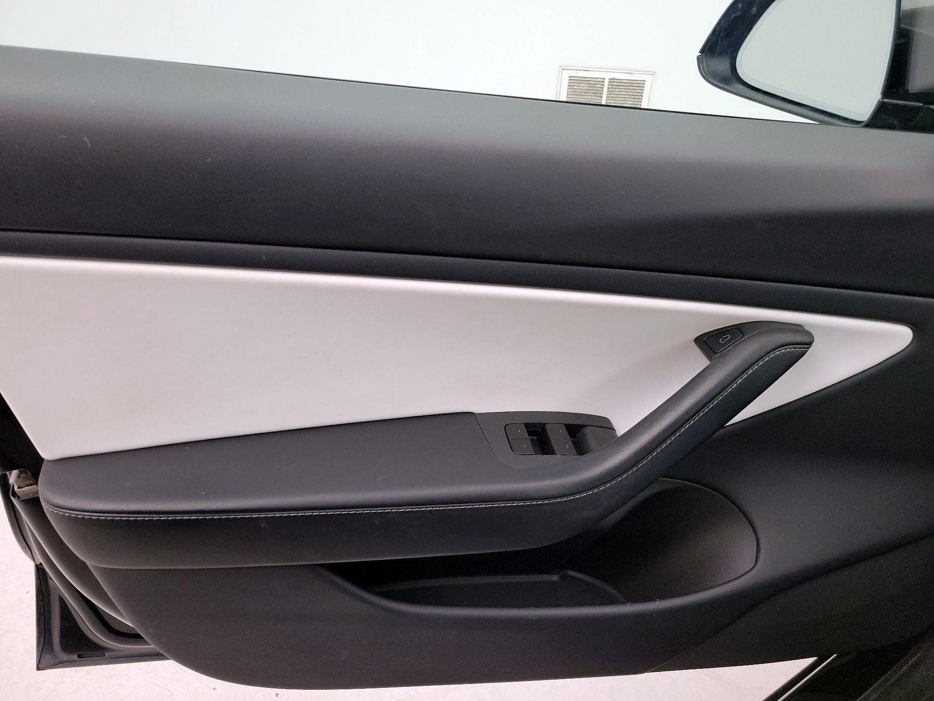Thumbnail: 2021 Tesla Model 3 - 12