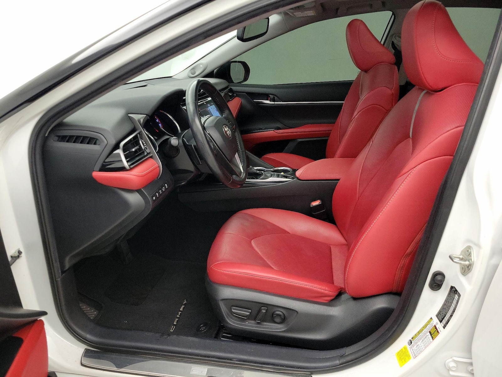 2020 Toyota Camry XSE - Photo 12