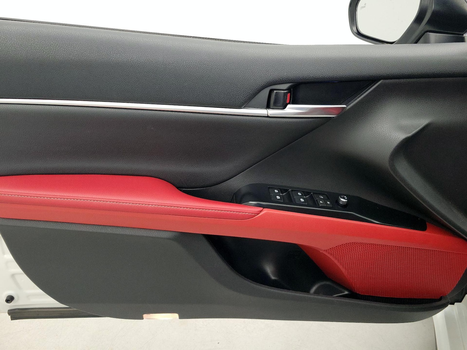 2020 Toyota Camry XSE - Photo 13