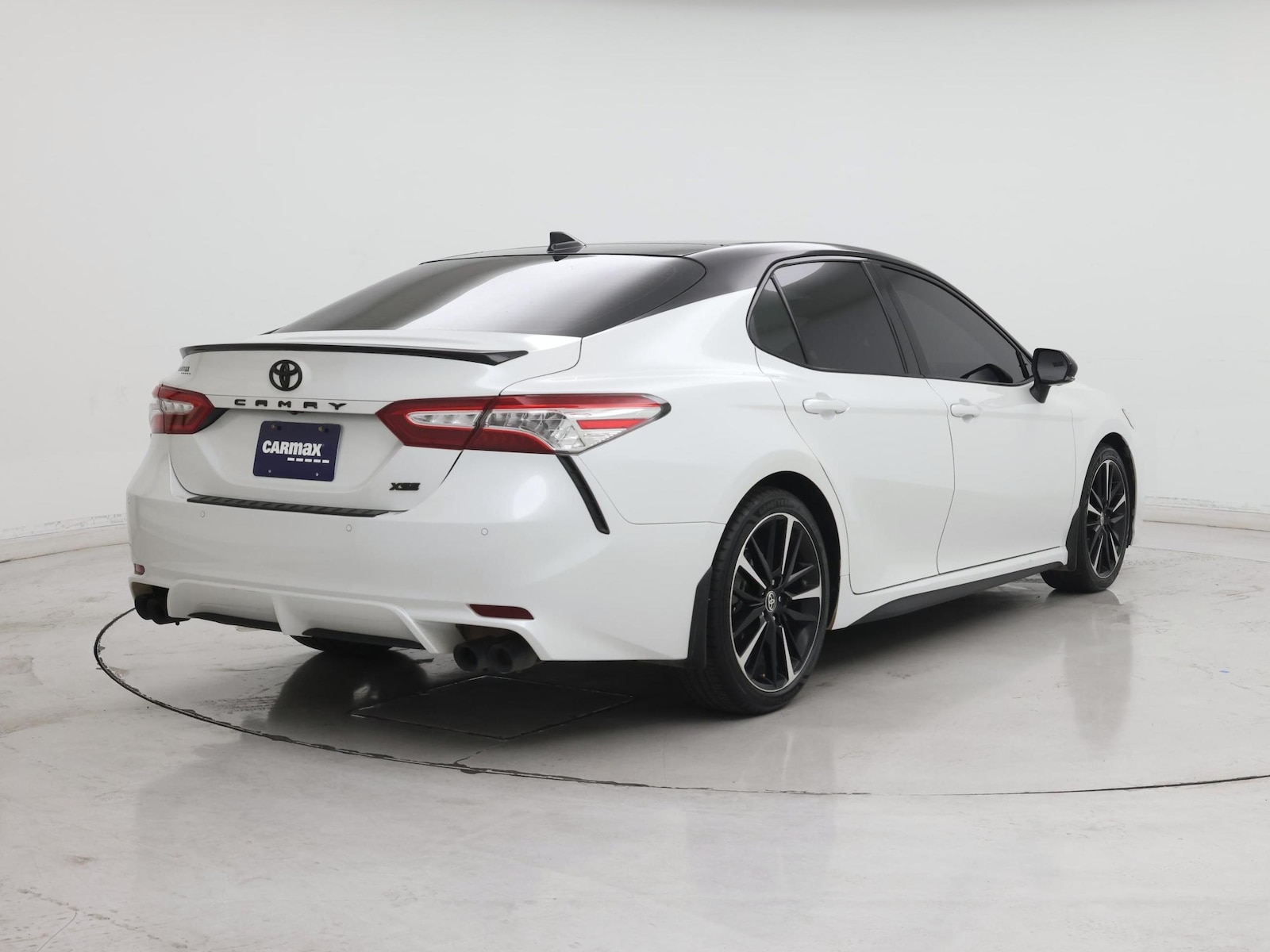 2020 Toyota Camry XSE - Photo 9