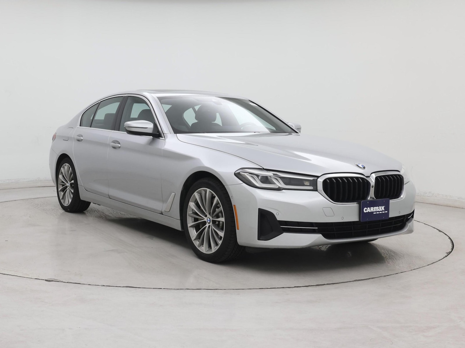 2021 BMW 5 Series 530e - Photo 2